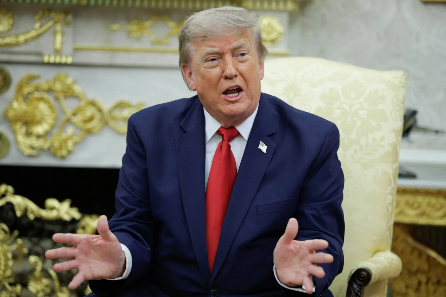 الرئيس الأميركي دونالد ترمب يتحدث خلال اجتماع في المكتب البيضاوي بالبيت الأبيض في العاصمة واشنطن 14 يوليو 2026 (رويترز)