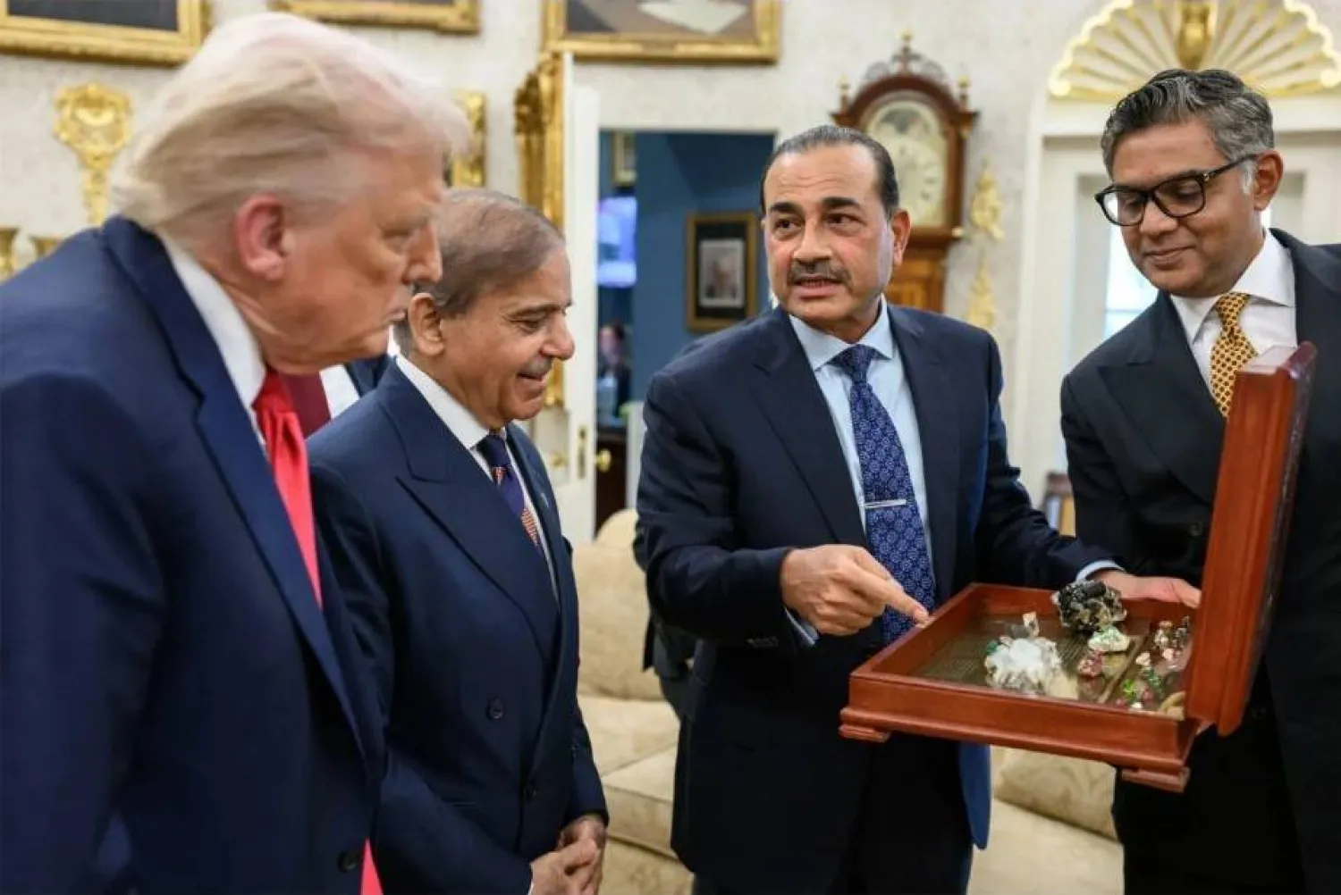 الرئيس الأميركي دونالد ترمب يلتقي رئيس الوزراء الباكستاني شهباز شريف وقائد الجيش عاصم منير في واشنطن (البيت الأبيض)
