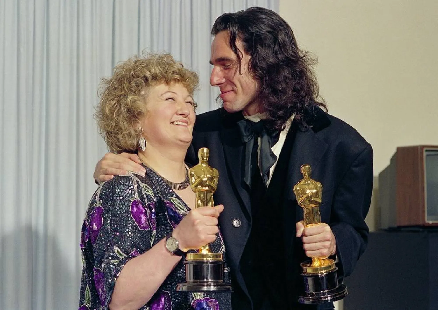 "My Left Foot" stars Brenda Fricker, winner of Oscar for best supporting actress, and Daniel Day Lewis, winner of Oscar for best actor, at the 62nd Annual Academy Awards in Los Angeles, March 26, 1990. (AP) 