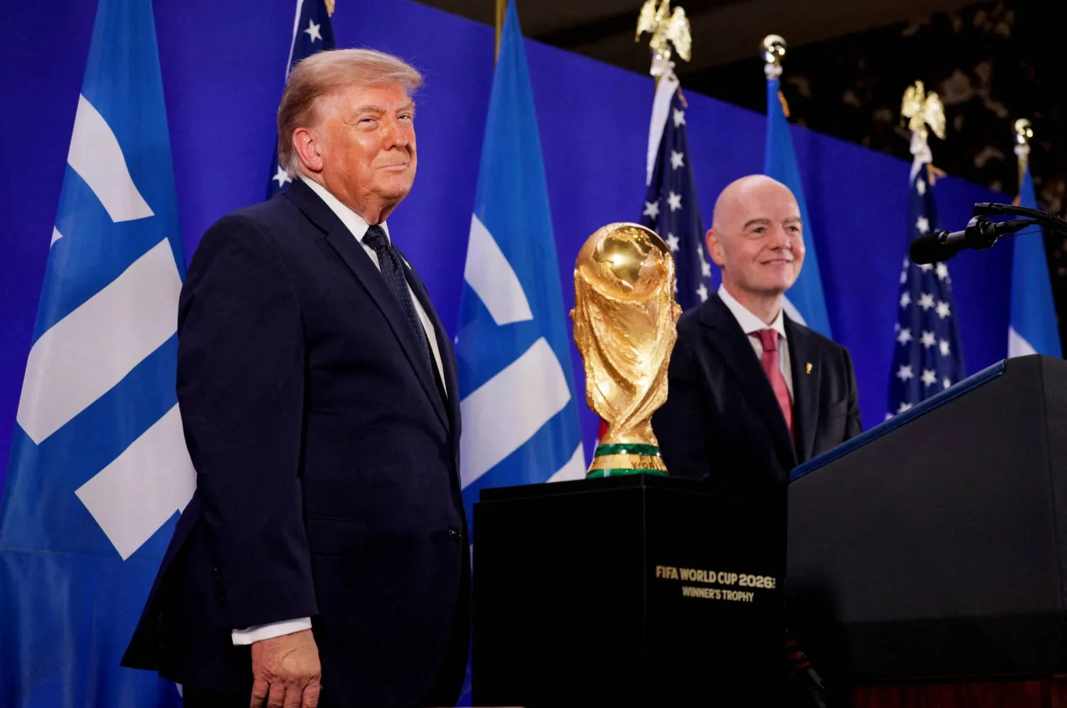 ترمب الرئيس الأميركي وإنفانتينو في برج «فيفا» بنيويورك (رويترز)