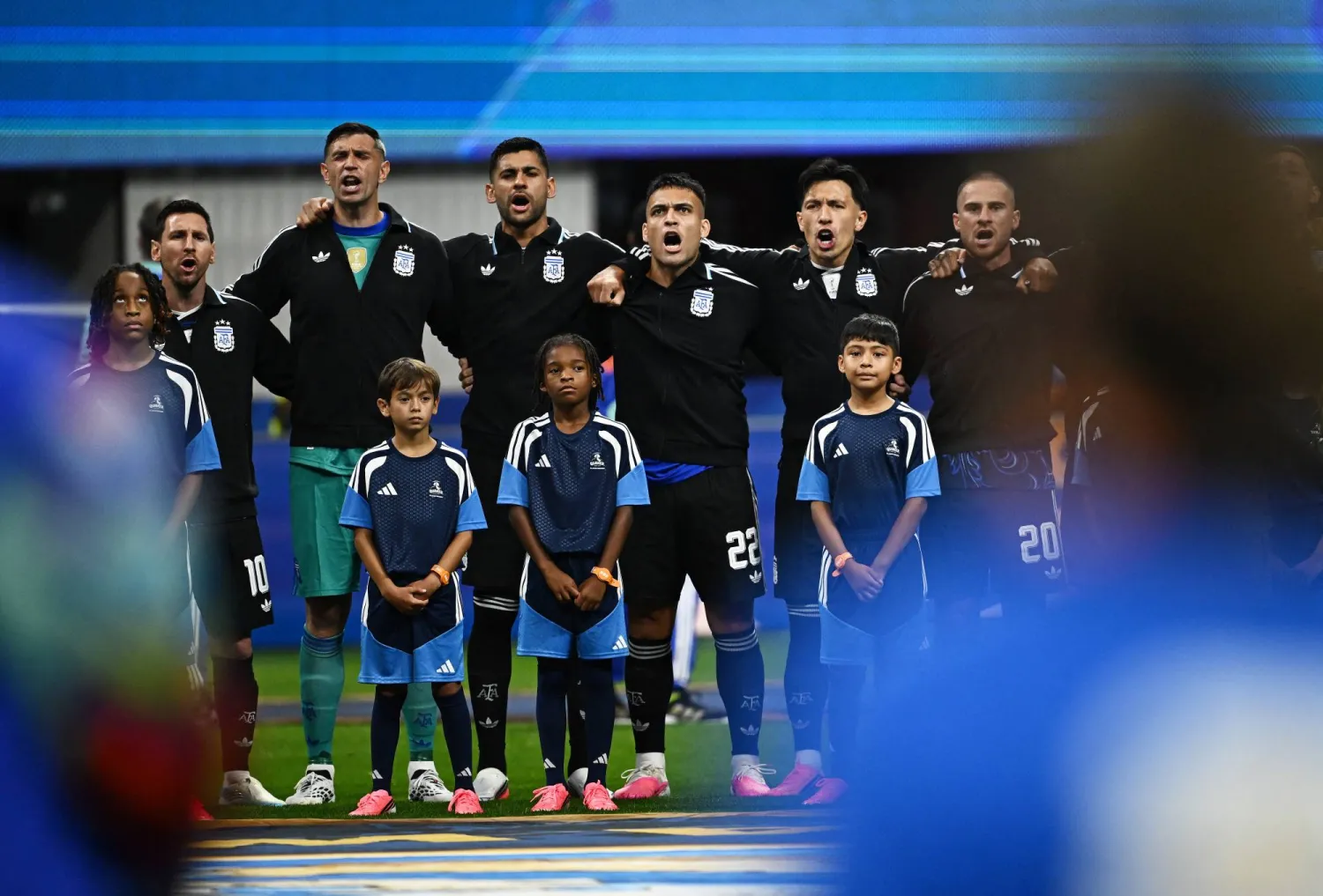منتخب الأرجنتين يستعد لنهائي المونديال وسط أجواء عدائية (رويترز)