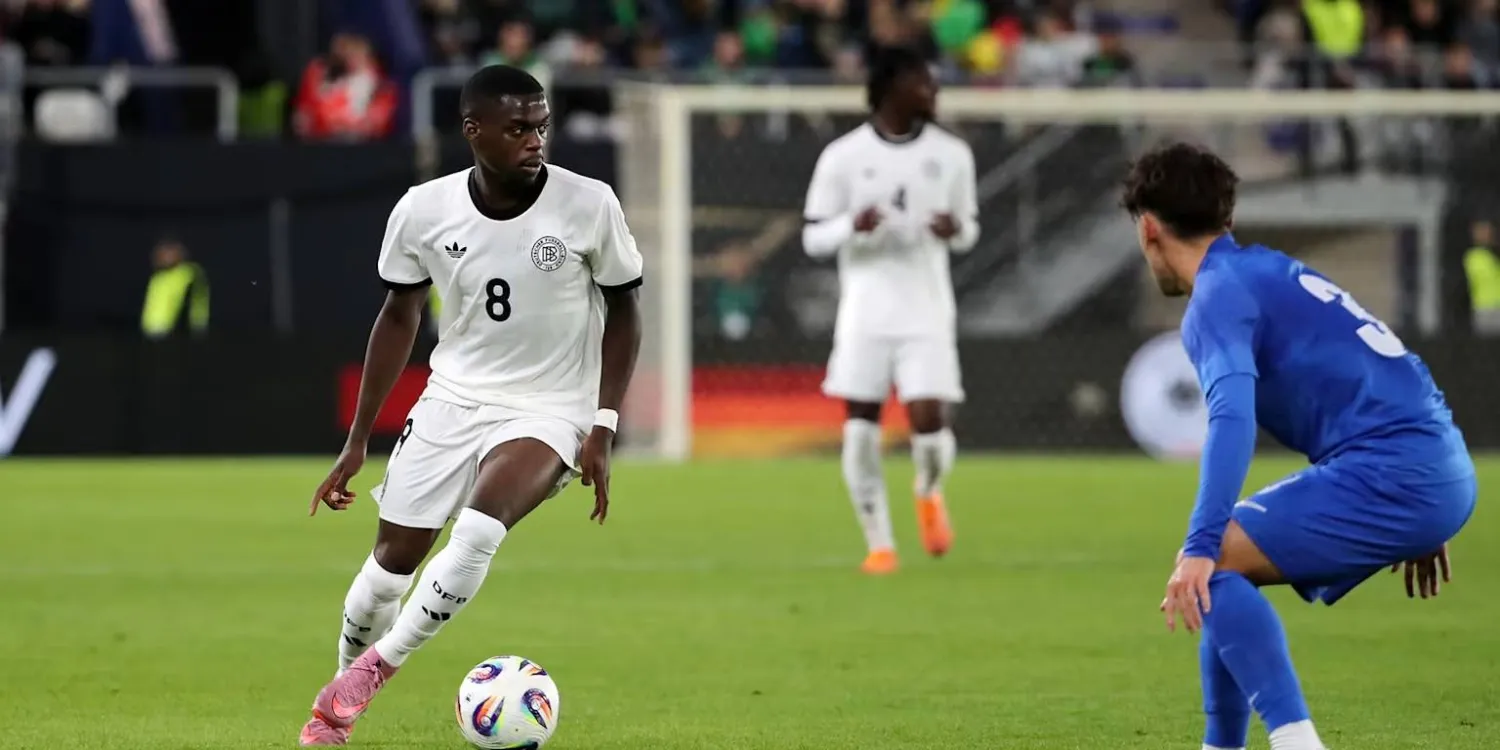لاعب الوسط الشاب نويل أسيكو (نادي بايرن ميونيخ)