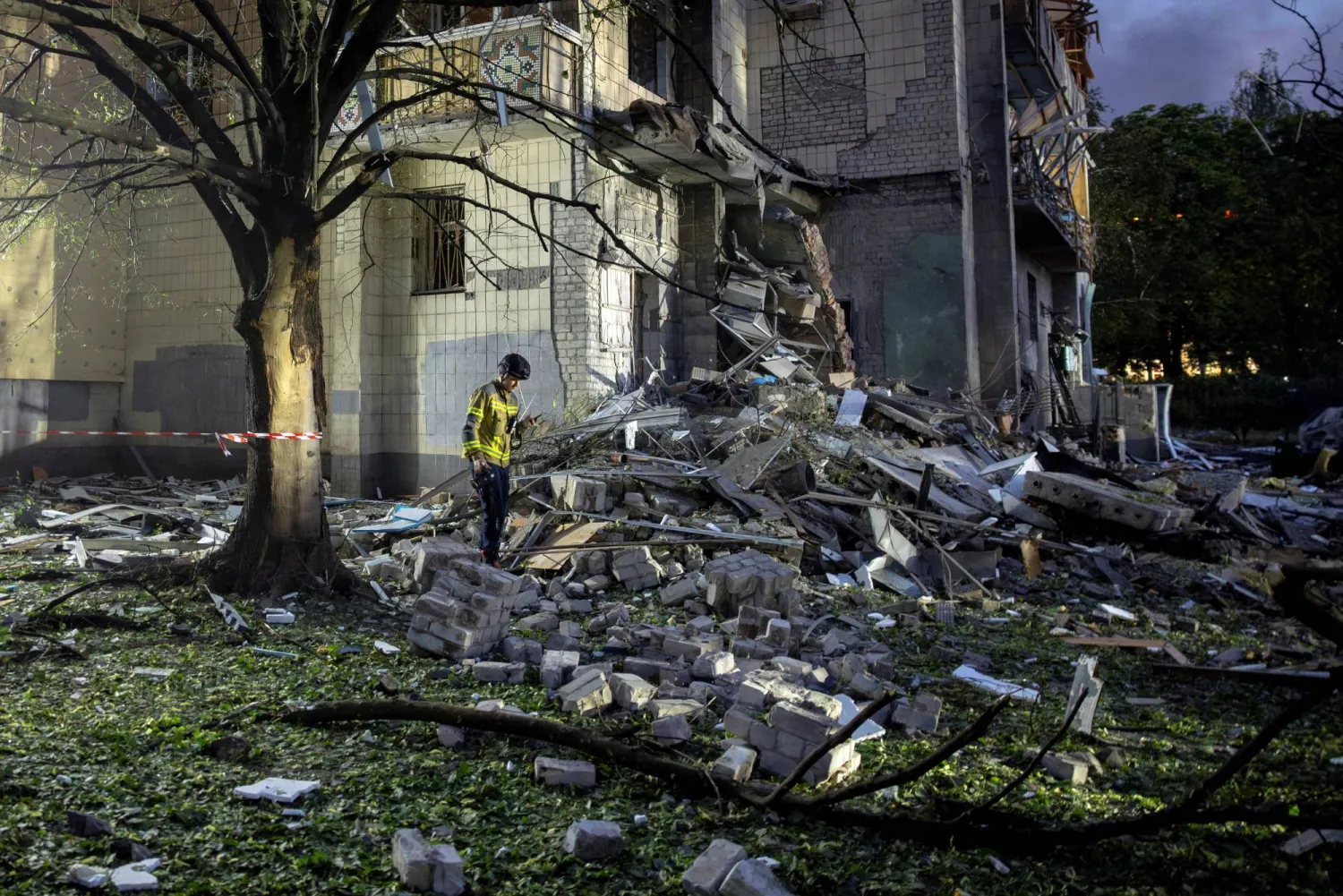 An emergency worker walks among the debris of a residential building that was damaged during Russian missile strikes, amid Russia’s attack on Ukraine, in Kyiv, Ukraine July 19, 2026. REUTERS/Thomas Peter