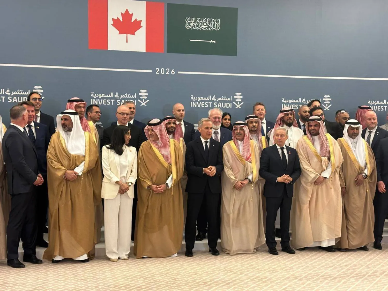 عدد من مسؤولي السعودية وكندا خلال اجتماعهم في «ملتقى جدة» الأخير (الشرق الأوسط)