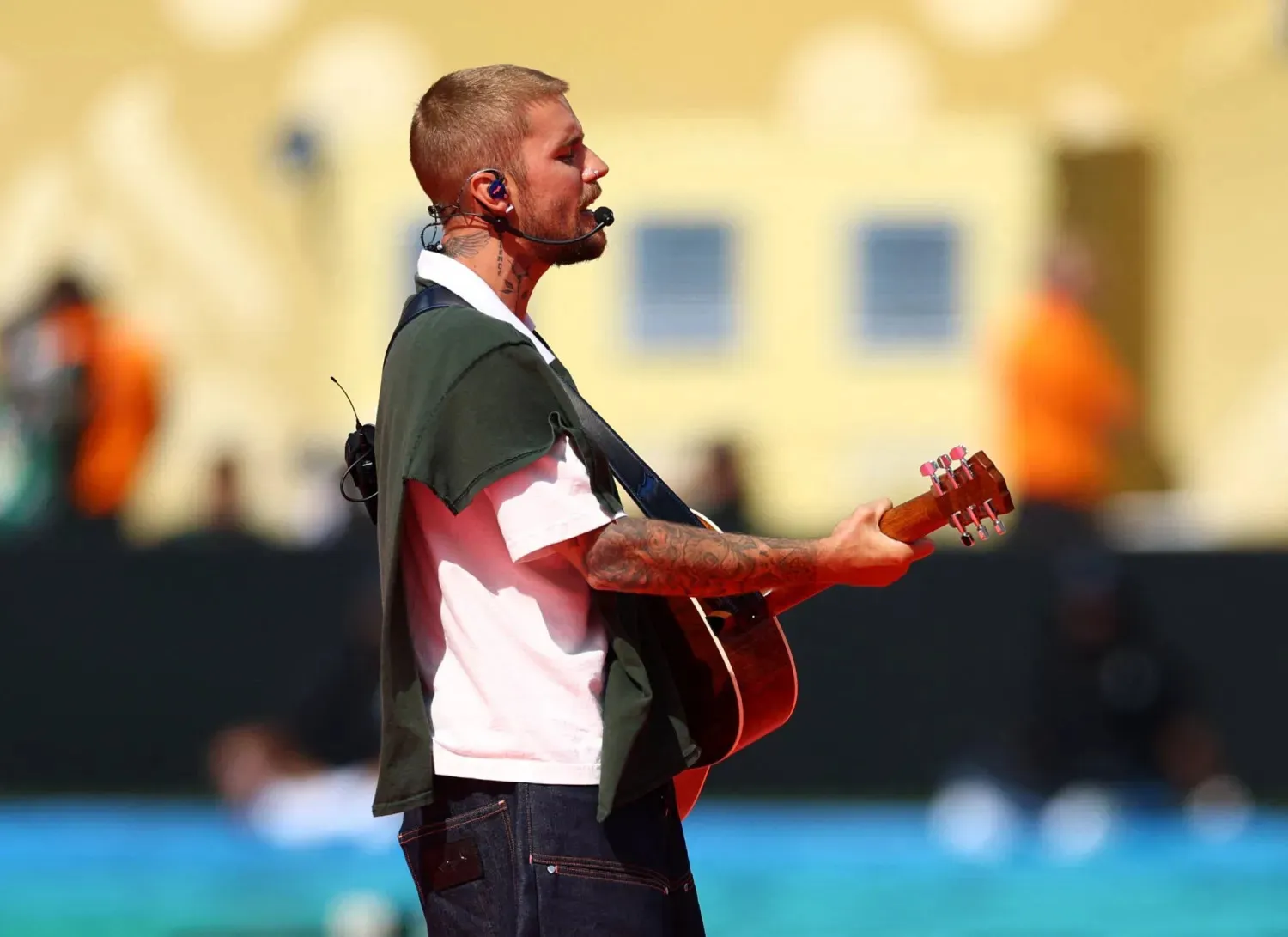 Justin Bieber, Dünya Kupası finalindeki devre arası gösterisi sırasında (Reuters)
