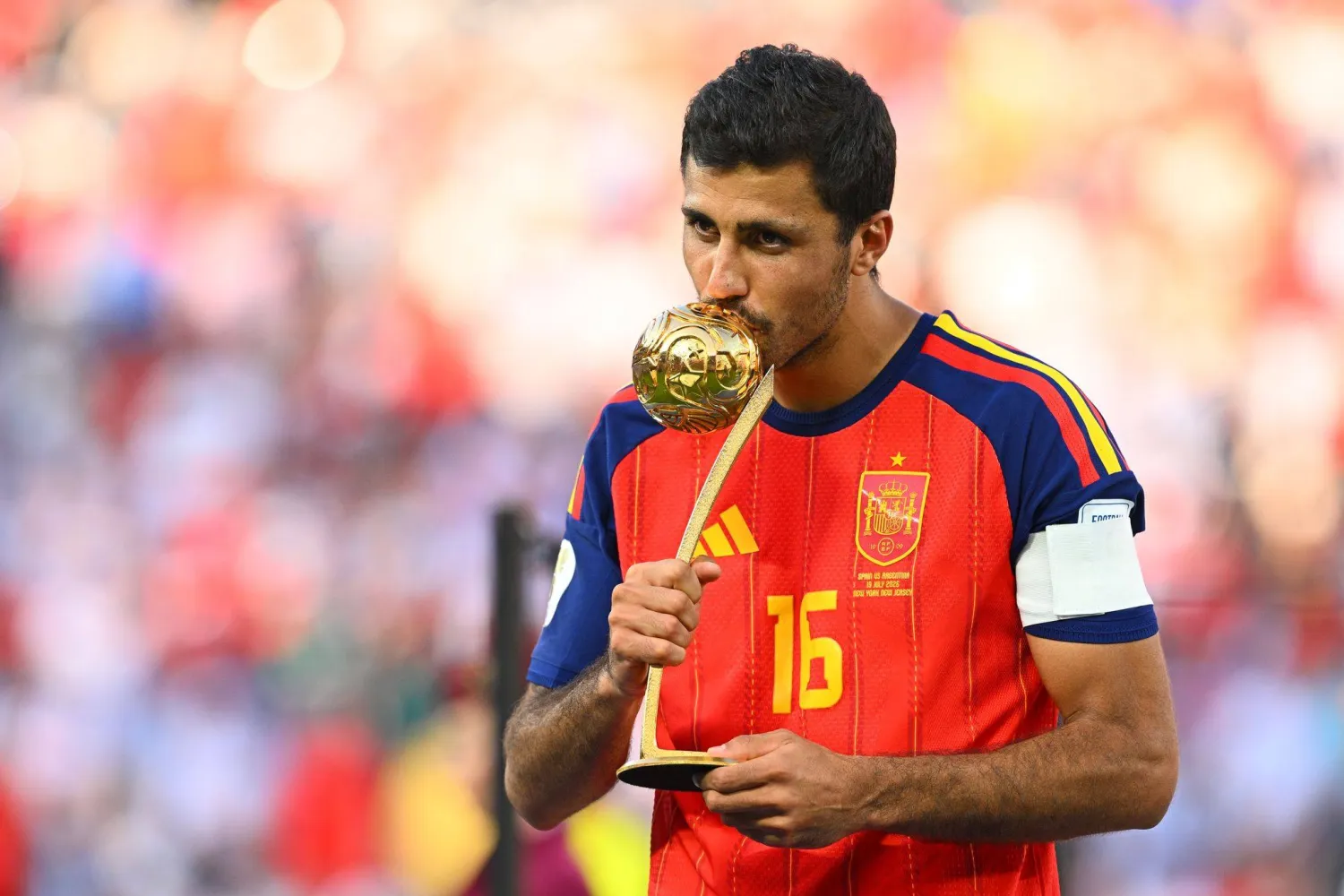 قائد خط الوسط الدفاعي الإسباني رودري يُتوج بجائزة أفضل لاعب في «كأس العالم 2026» (د.ب.أ)