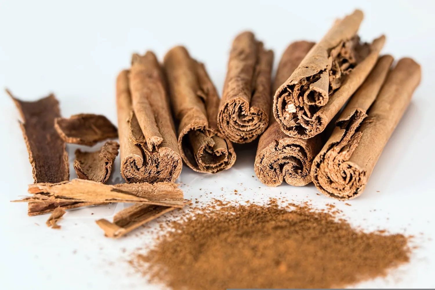 تعزز القرفة الاسترخاء كما أنها تدعم النواقل العصبية (بيكساباي)