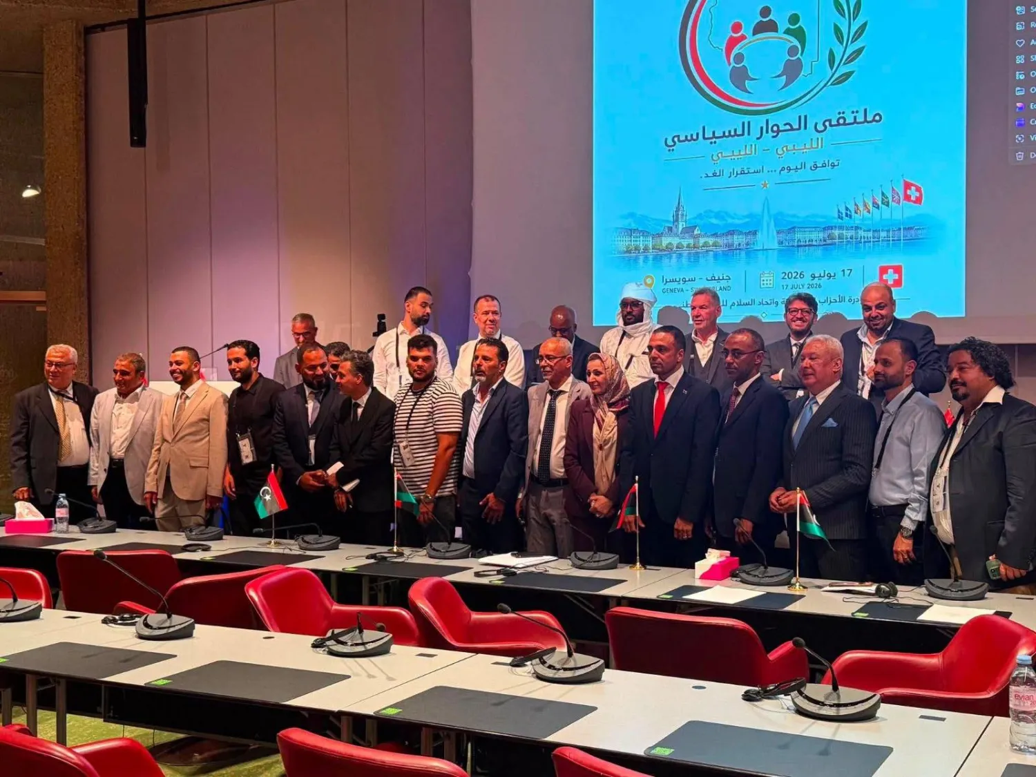 المشاركون في «ملتقى الحوار السياسي» بجنيف يوم الجمعة الماضي (حسابات ليبية موثوقة على مواقع التواصل)