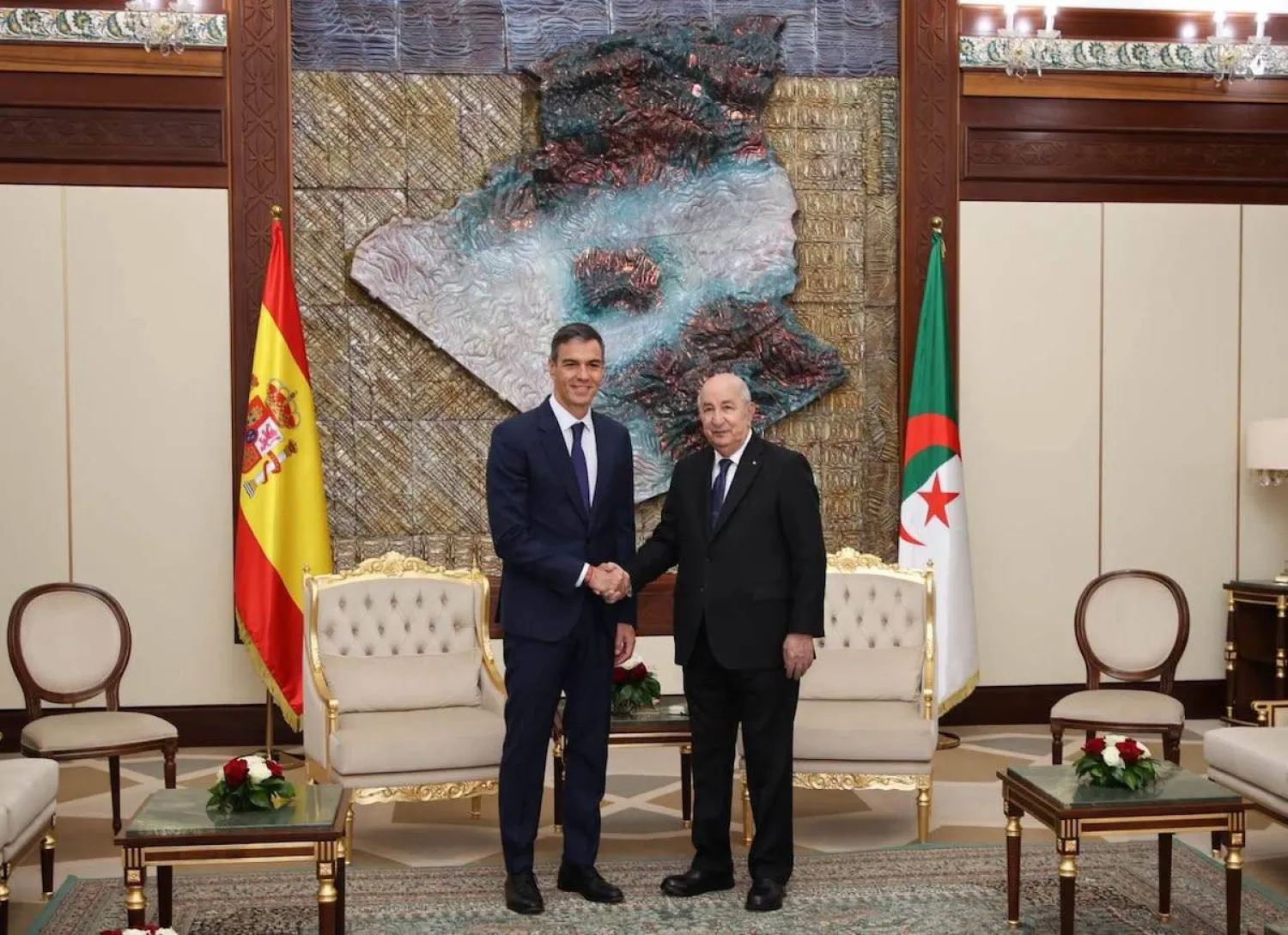 Algerian President Abdelmadjid Tebboune receiving the Spanish Prime Minister on Monday (Algerian Presidency)