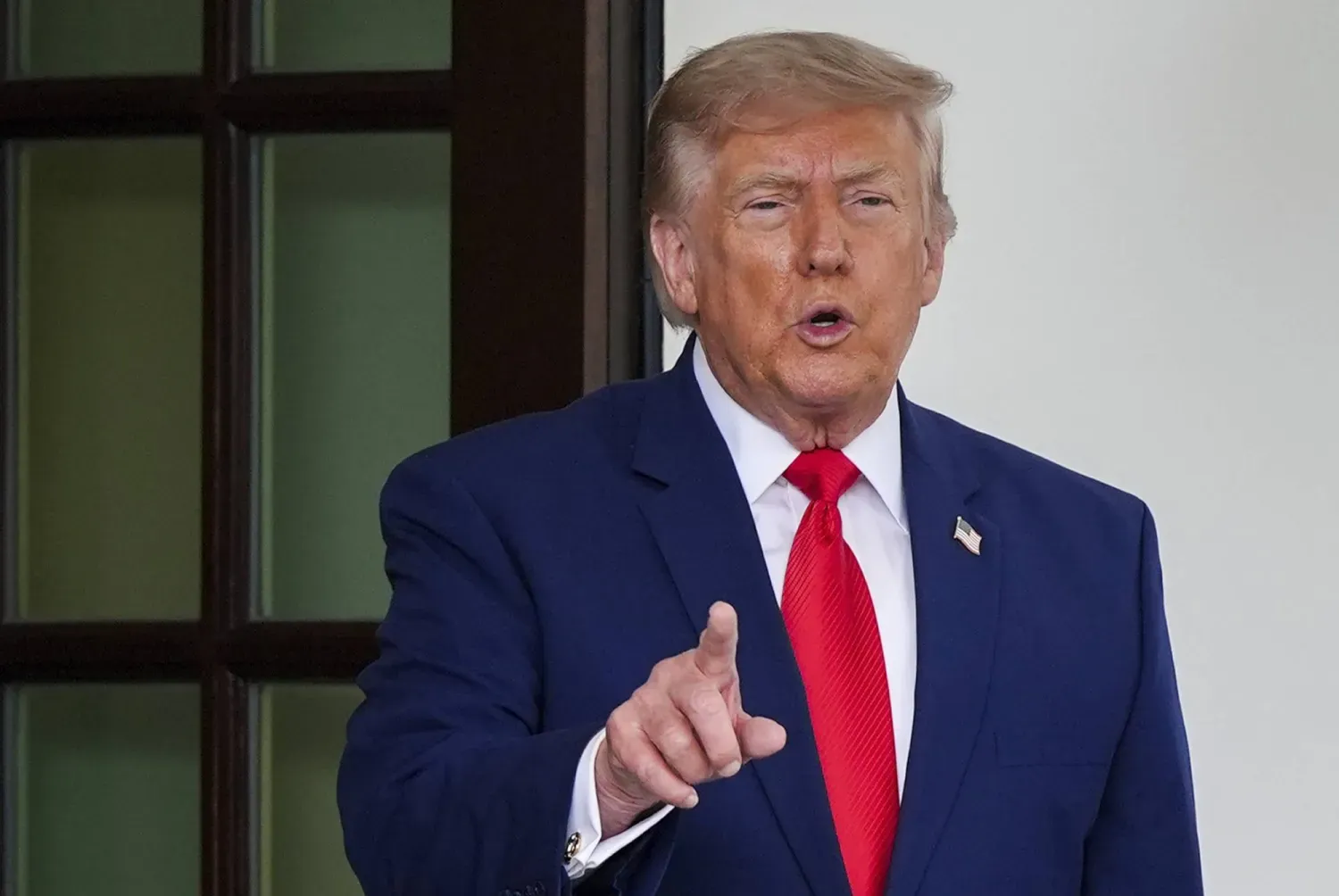 ABD Başkanı Donald Trump, Lübnan Cumhurbaşkanı Joseph Avn’ı Beyaz Saray’ın girişinde karşıladı (AP)