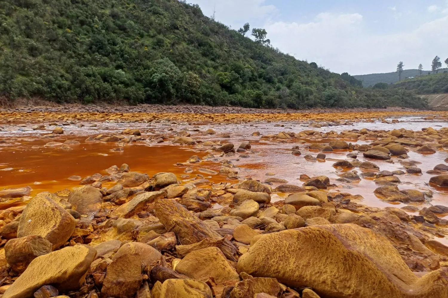 This undated handout photo obtained on July 21, 2026, from Luke Bridgestock of the University of St Andrews shows a view of the Tinto River, with pollution from acid mine drainage, in the Iberian Pyrite Belt in southwest Spain. (Luke Bridgestock / University of St Andrews / AFP)