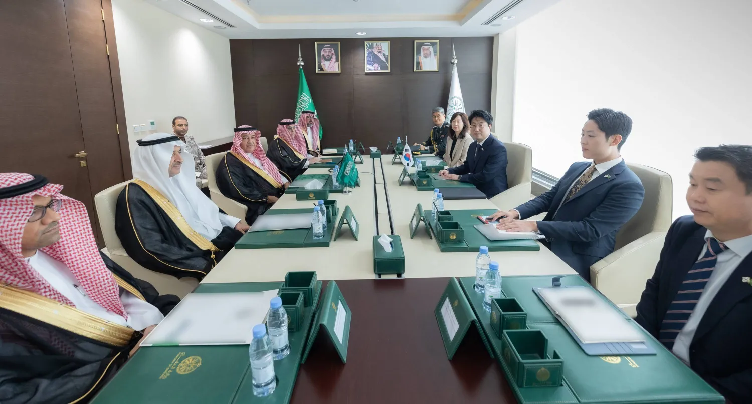 جانب من لقاء الدكتور خالد البياري مع وون تشونغ داي في الرياض يوم الأربعاء (وزارة الدفاع السعودية)