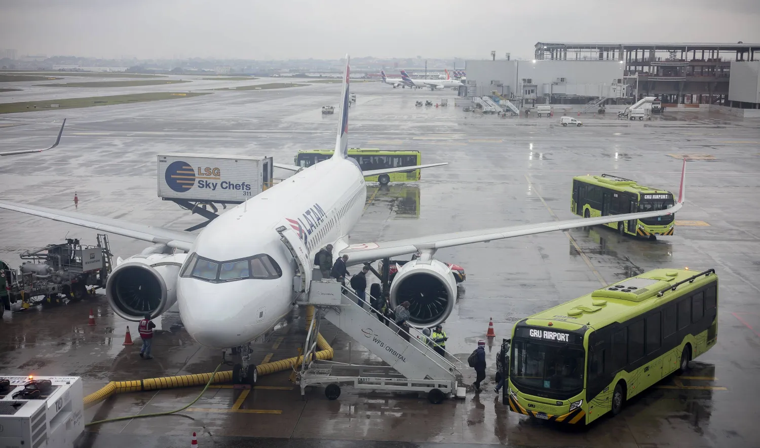24 June 2026, Brazil, Sao Paulo: Aircraft move along the tarmac at Terminal 3 of Guarulhos International Airport (GRU) amid cloudy and rainy weather. Photo: Leco Viana/TheNEWS2 via ZUMA Press Wire/dpa