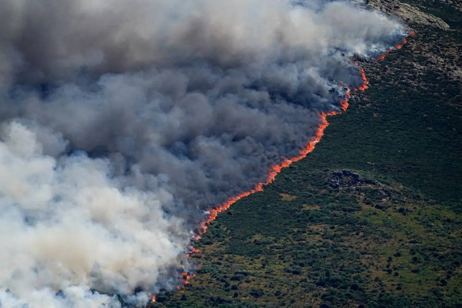 A view of a wildfire spreading over the Burgohondo mountains, in Avila, Spain July 23, 2026. (Reuters)