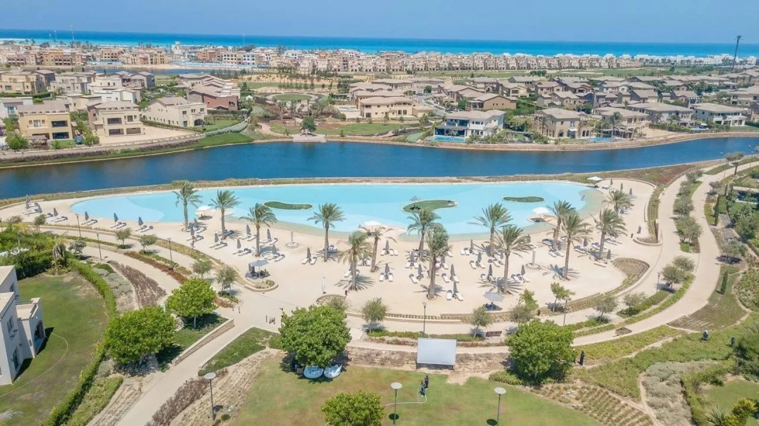 ضوابط دخول القرى السياحية الفاخرة أثارت جدلاً واسعاً في مصر (فيسبوك)