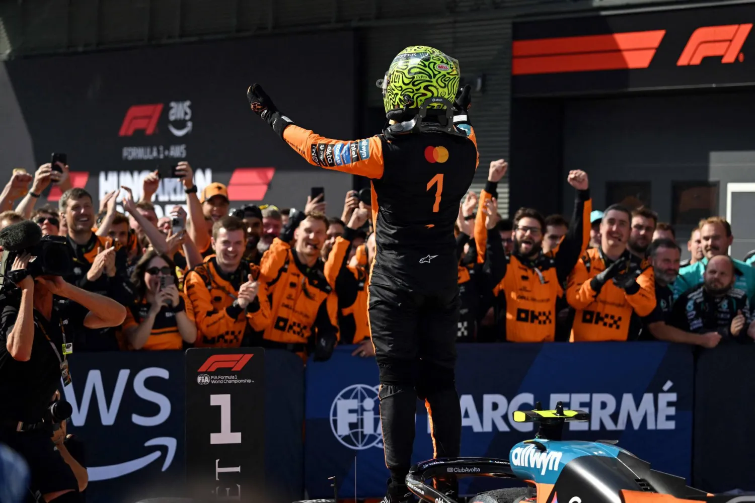 McLaren's British driver Lando Norris celebrates with team members after winning the Formula One Hungarian Grand Prix at the Hungaroring racetrack in Mogyorod near Budapest, Hungary, on July 26, 2026. (Photo by Andrej ISAKOVIC / AFP)