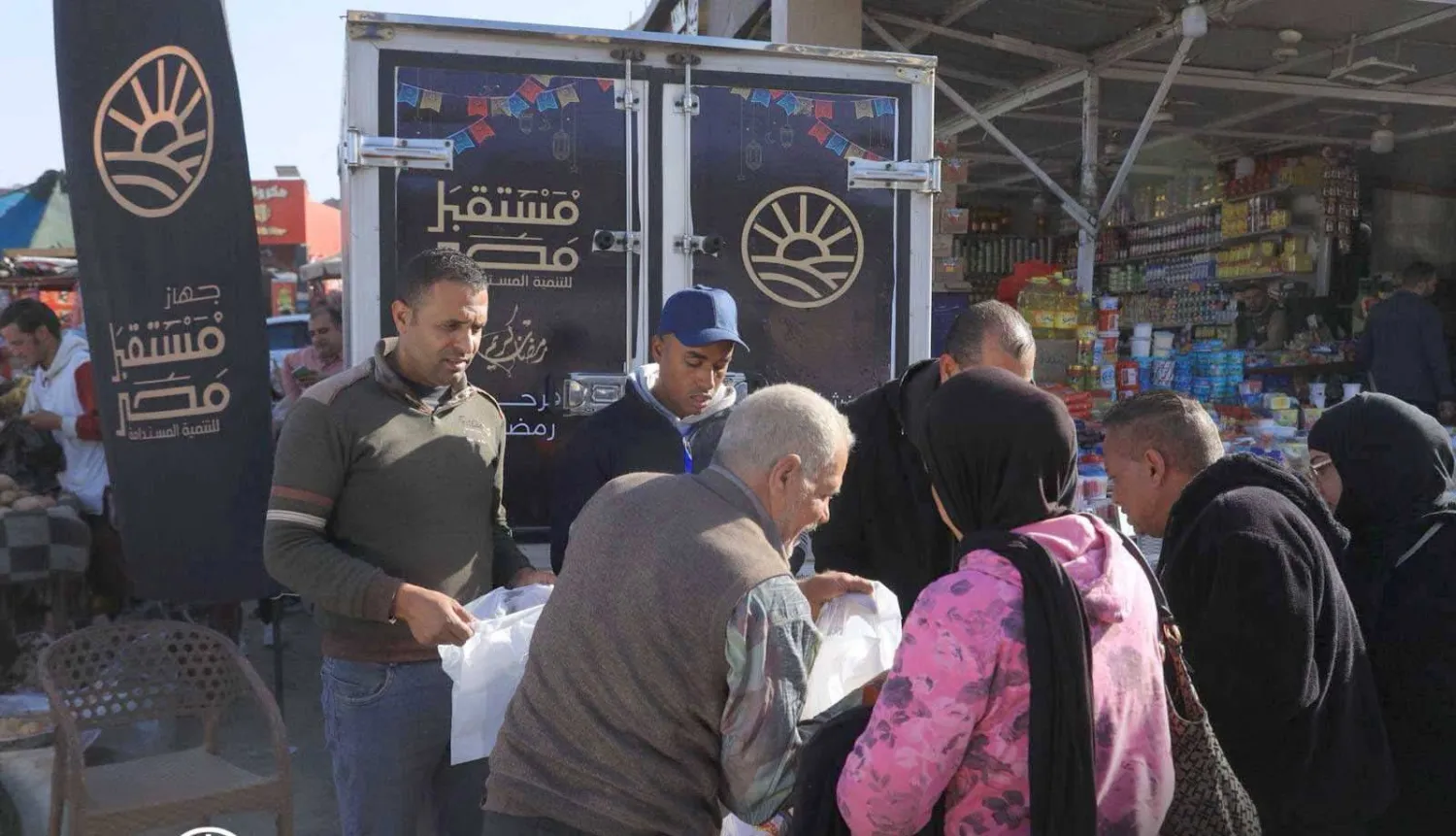 أحد الأنشطة الخدمية لـ«جهاز مستقبل مصر» والمتعلقة بدعم السلع للمواطنين (صفحة الجهاز على فيسبوك)