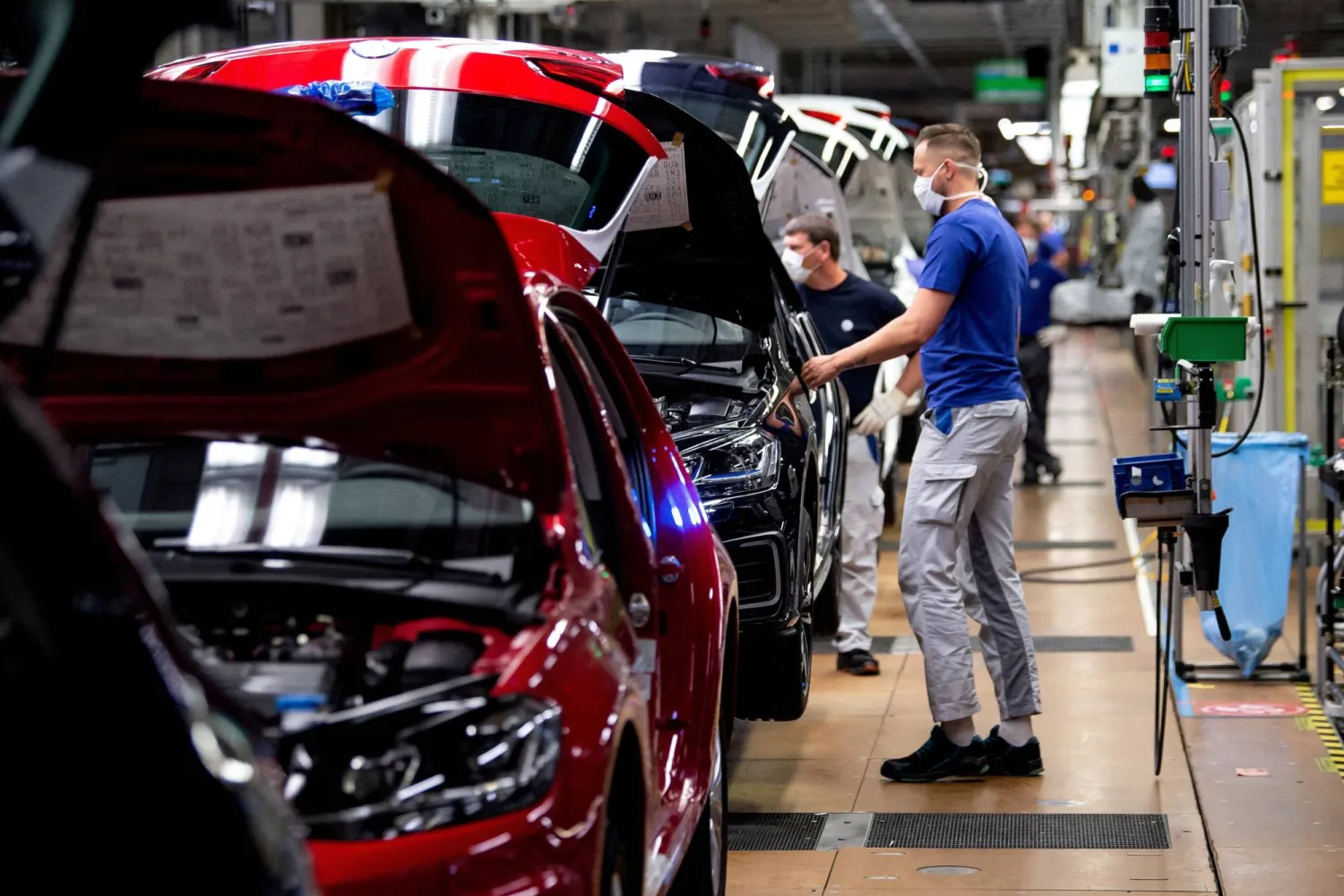 A worker on a Volkswagen car assembly line in Wolfsburg (file- Reuters)