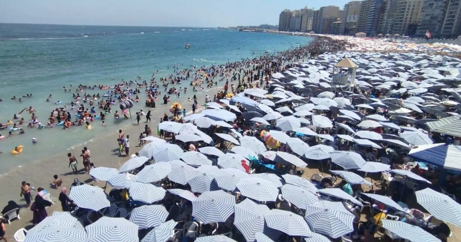 الشواطئ الشعبية في مصر تعج بالزوار (الإدارة المركزية للسياحة والمصايف بالإسكندرية)