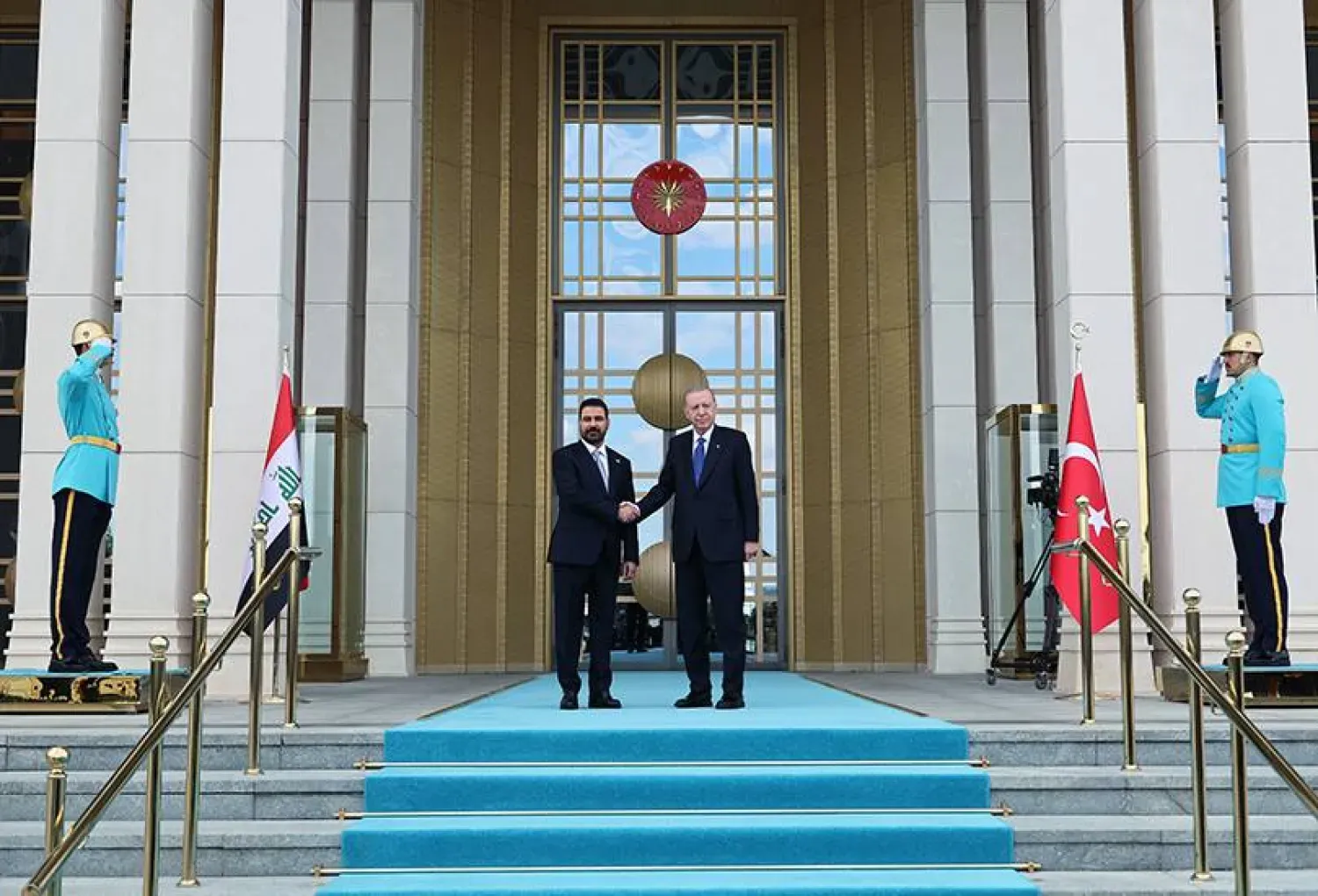 Cumhurbaşkanı Recep Tayyip Erdoğan, Irak Başbakanı Ali ez-Zeydi'yi Ankara'daki Cumhurbaşkanlığı Külliyesi'nde resmi törenle karşıladı. (Türkiye Cumhurbaşkanlığı)