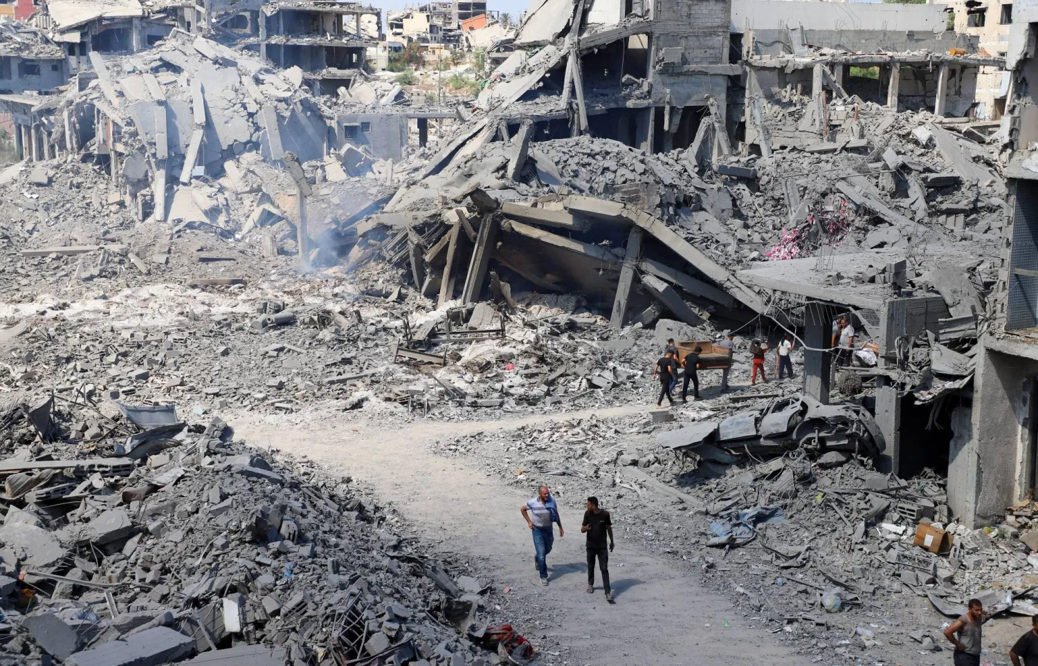 Palestinians inspect a site of an Israeli strike on a storage facility, that had been warned by the Israeli military to evacuate earlier on Sunday before it was struck later the same day, in Gaza City, July 27, 2026. (Reuters)