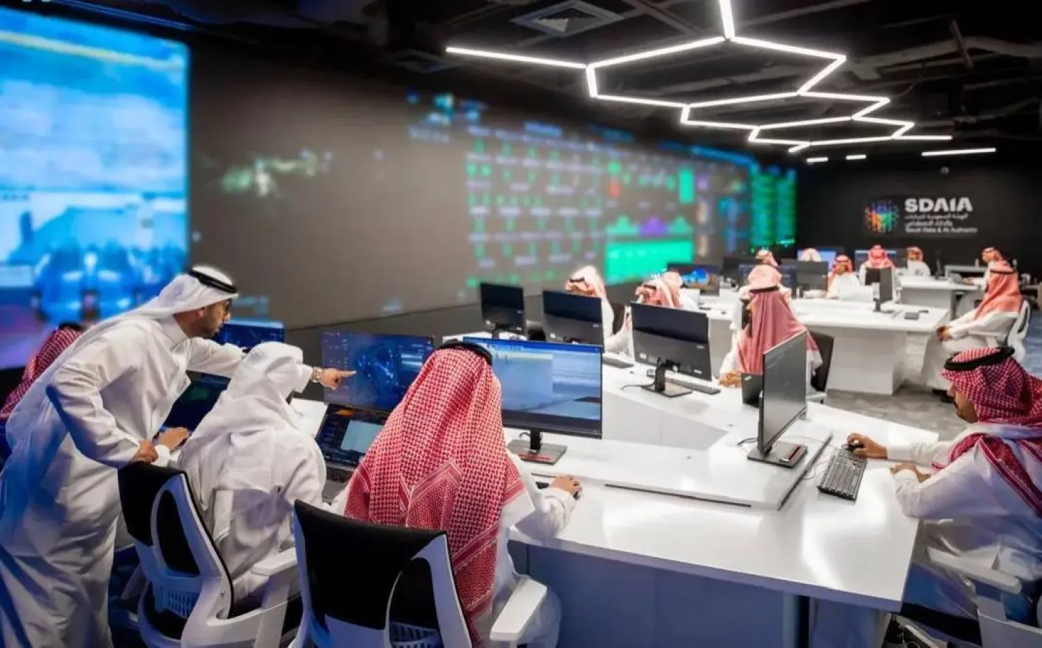 تبنّي الذكاء الاصطناعي في السعودية امتدّ إلى الخدمات الحكومية والرعاية الصحية والتعليم والتقنية المالية (واس)