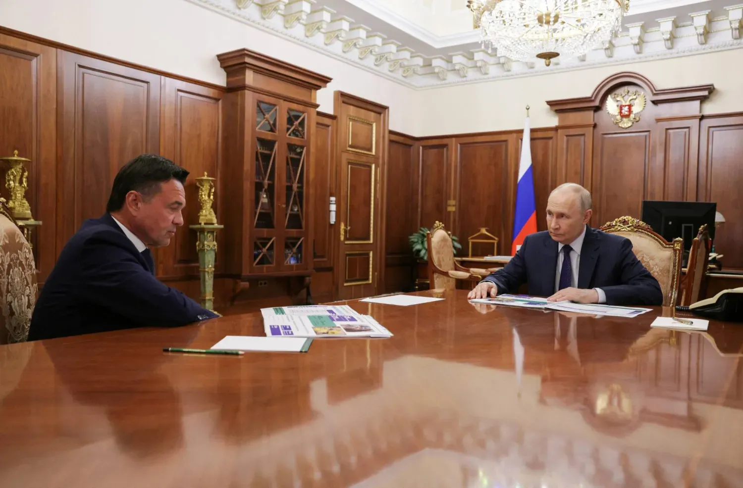 Başkan Putin dün Moskova Bölgesi Valisi ile görüştü (Reuters)