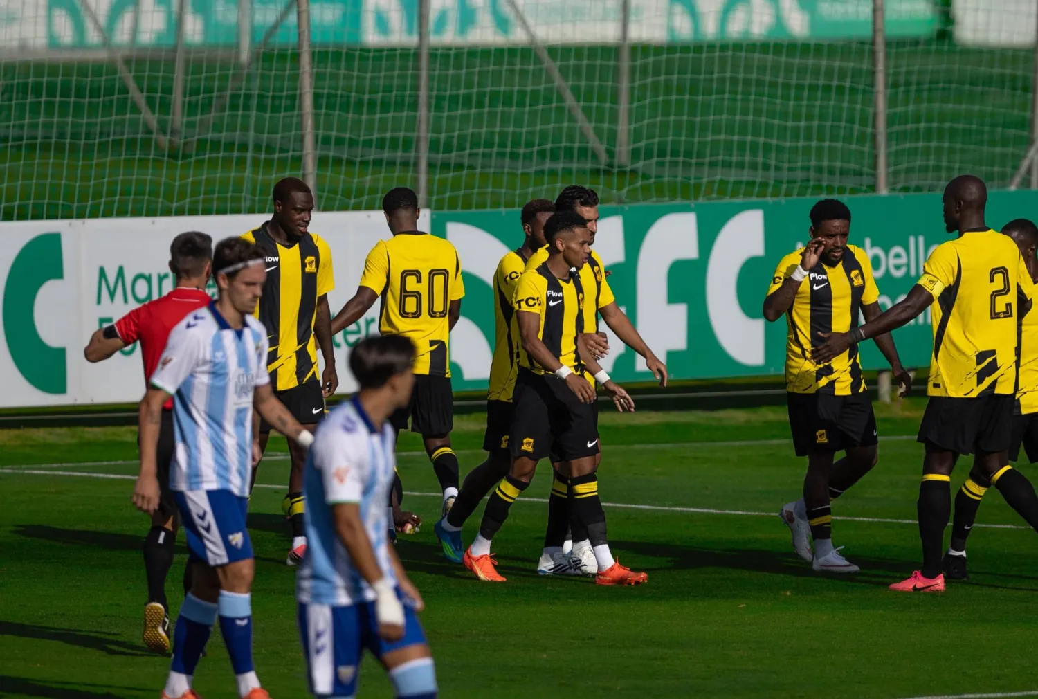 لاعبو الاتحاد يحتفلون بالهدف الثاني أمام ملقا (موقع النادي)