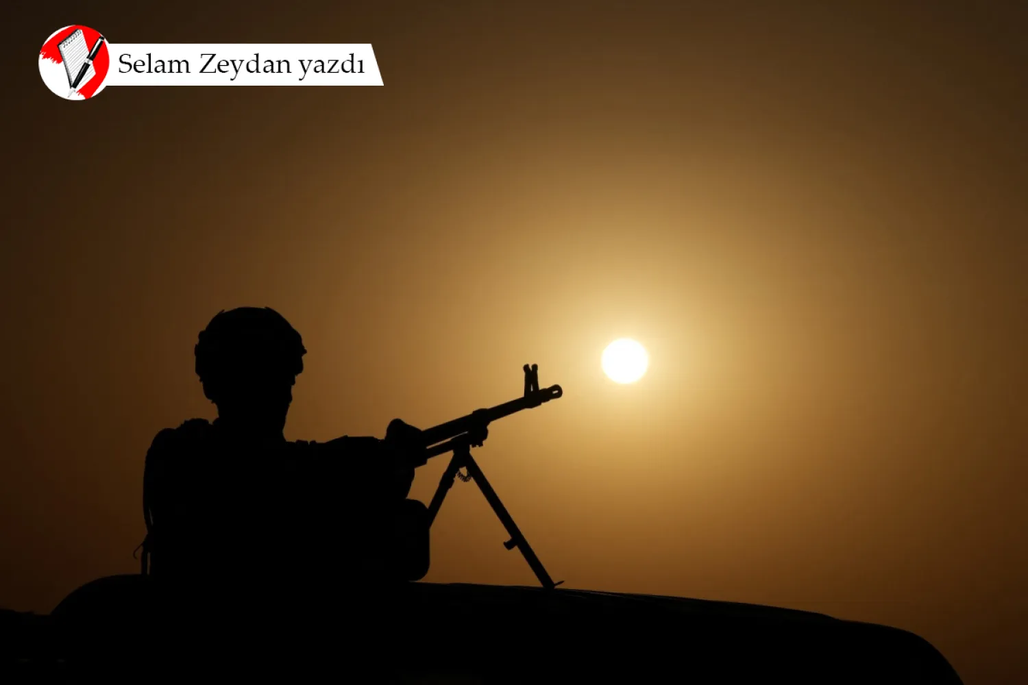 Irak-Suudi Arabistan sınırında nöbet tutan bir Iraklı güvenlik görevlisi, 2 Eylül 2025 (AFP)