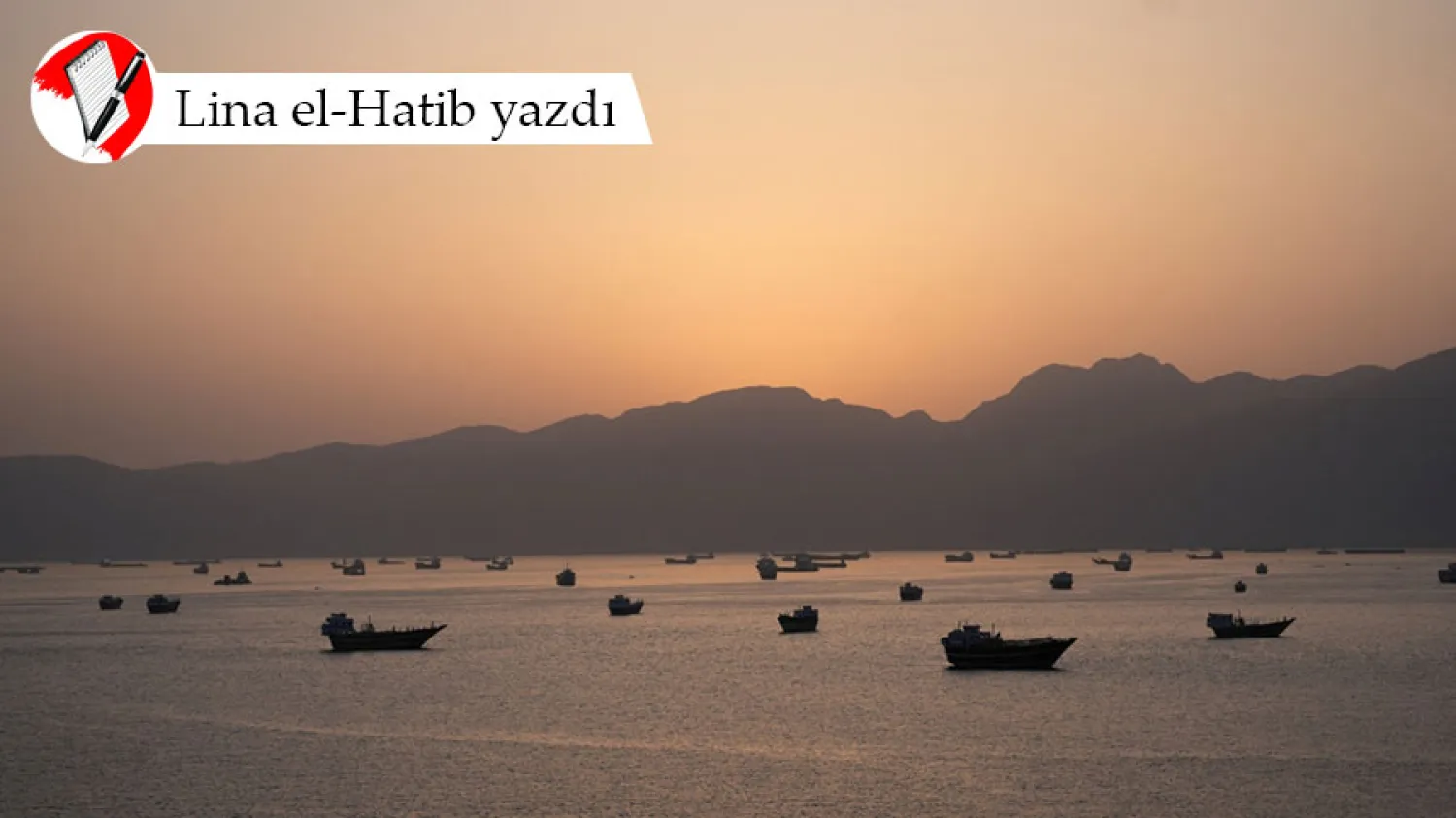 Yemen’in Taiz kıyılarından çekilen fotoğrafta, Kızıldeniz’deki Babu’l-Mendeb Boğazı’nda demirlemiş gemiler, 24 Temmuz 2026 (AFP)
