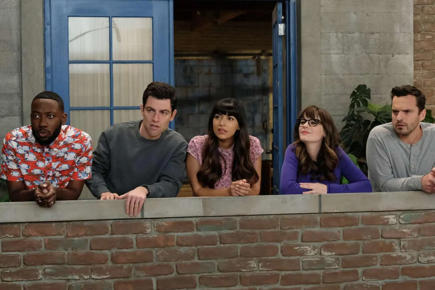 New Girl, sevgilisi tarafından aldatıldığını öğrenen neşeli ve tuhaf öğretmen Jess'in, Los Angeles'ta üç bekar erkekle aynı eve taşınmasıyla yaşanan eğlenceli olayları anlatıyordu (Fox)