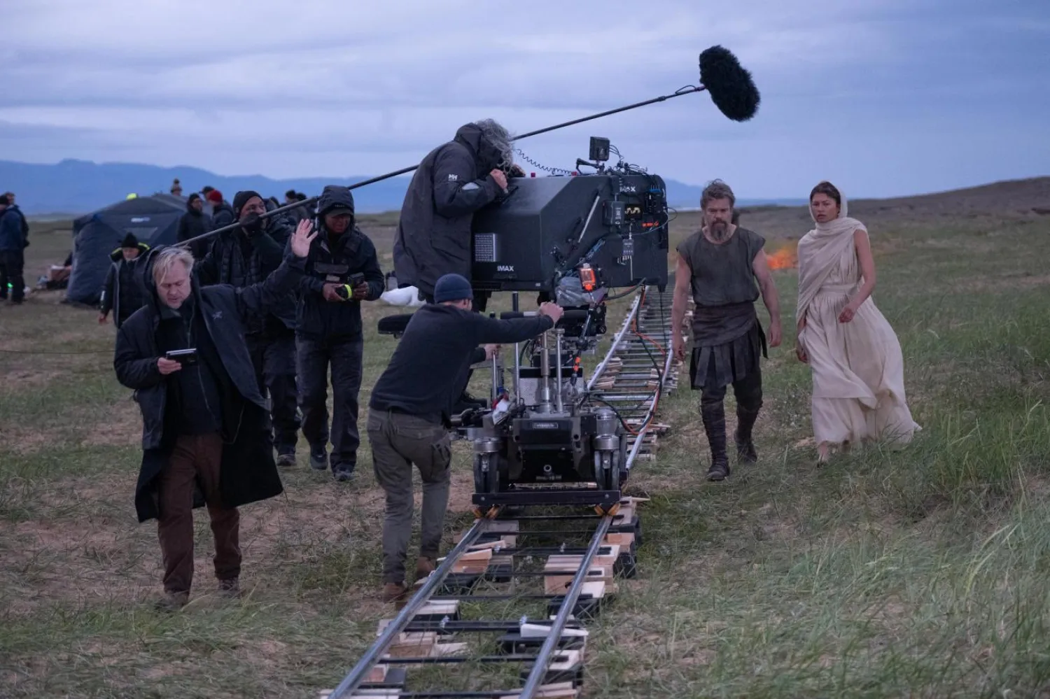 Odyssey (The Odyssey), tamamı 70 mm IMAX film kameralarıyla çekilen ilk uzun metrajlı yapım olarak sinema tarihine geçti (Universal Pictures)