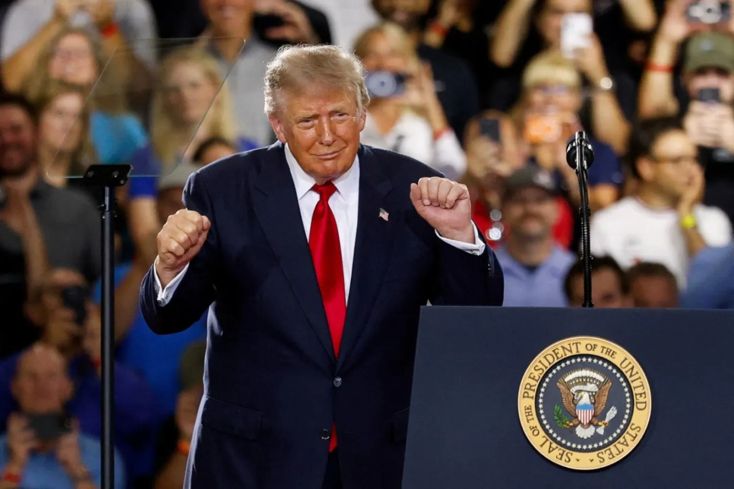 Senato'daki Cumhuriyetçilerin, Başkan Trump'ın ara seçimlere giden yolda onları aşağı çektiğinden endişe duydukları bildiriliyor (Reuters)