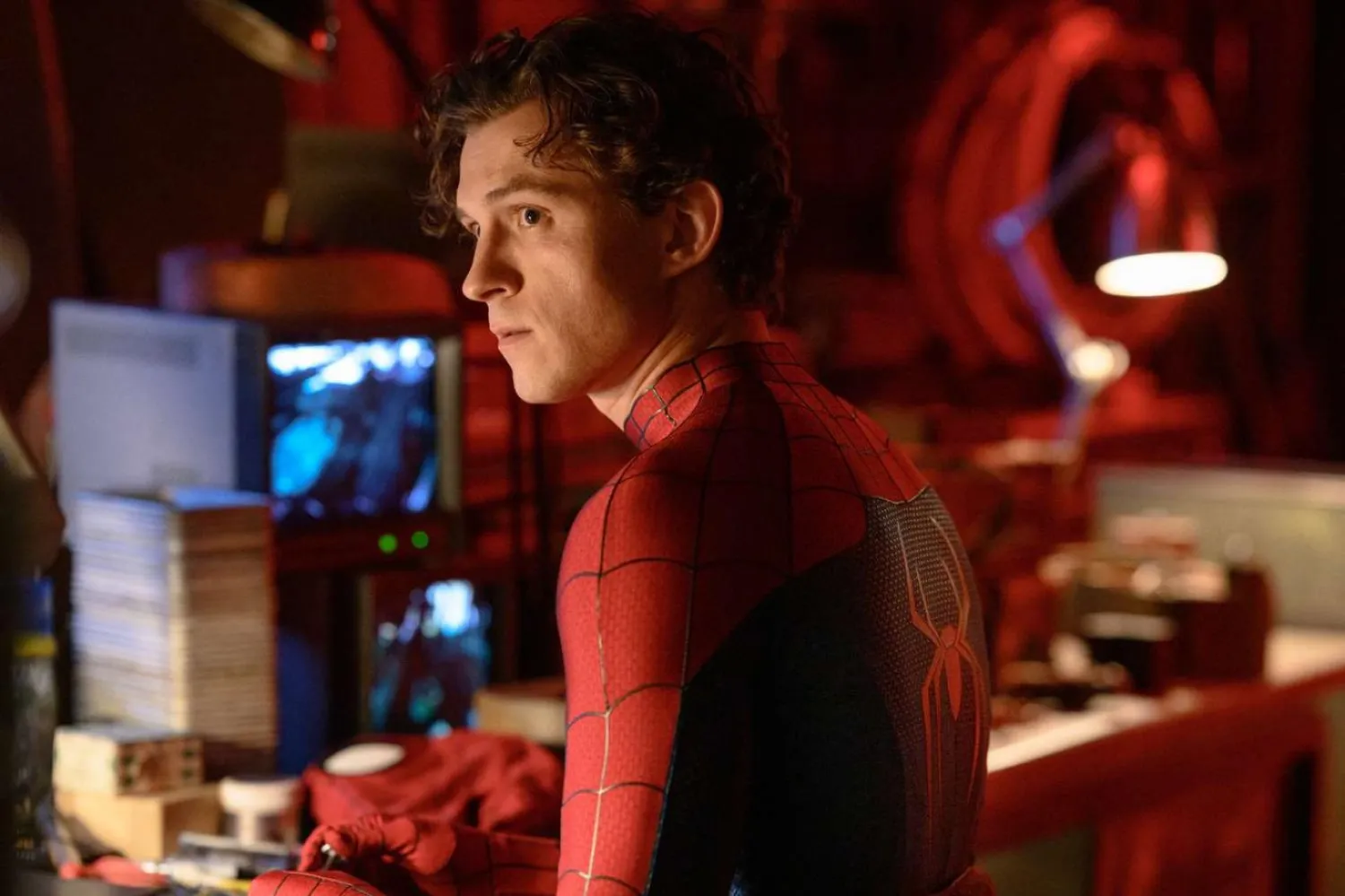 Oyunculuk kariyerine çocuk yaşta tiyatro sahnelerinde başlayan Tom Holland, Örümcek-Adam: Yepyeni Bir Gün'de ünlü süper kahramanı 4. kez canlandırıyor (Sony Pictures Releasing)