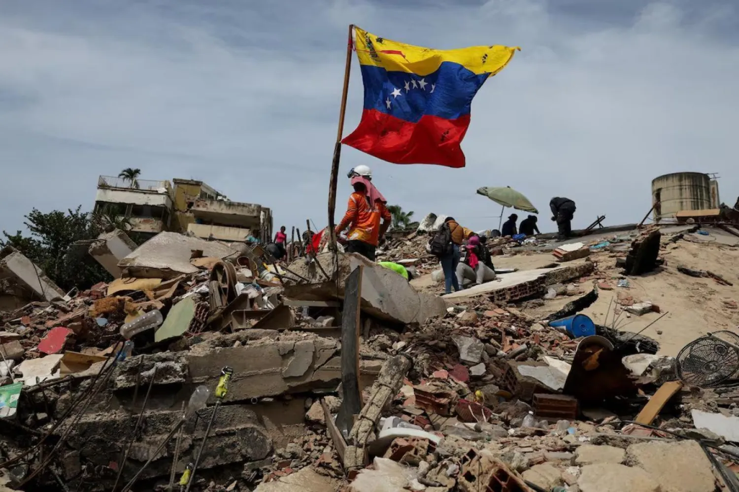 Venezuela'daki depremlerde can kaybı artarken, Karakas yönetimi ekonomiyi toparlamaya çalışıyor (Reuters)