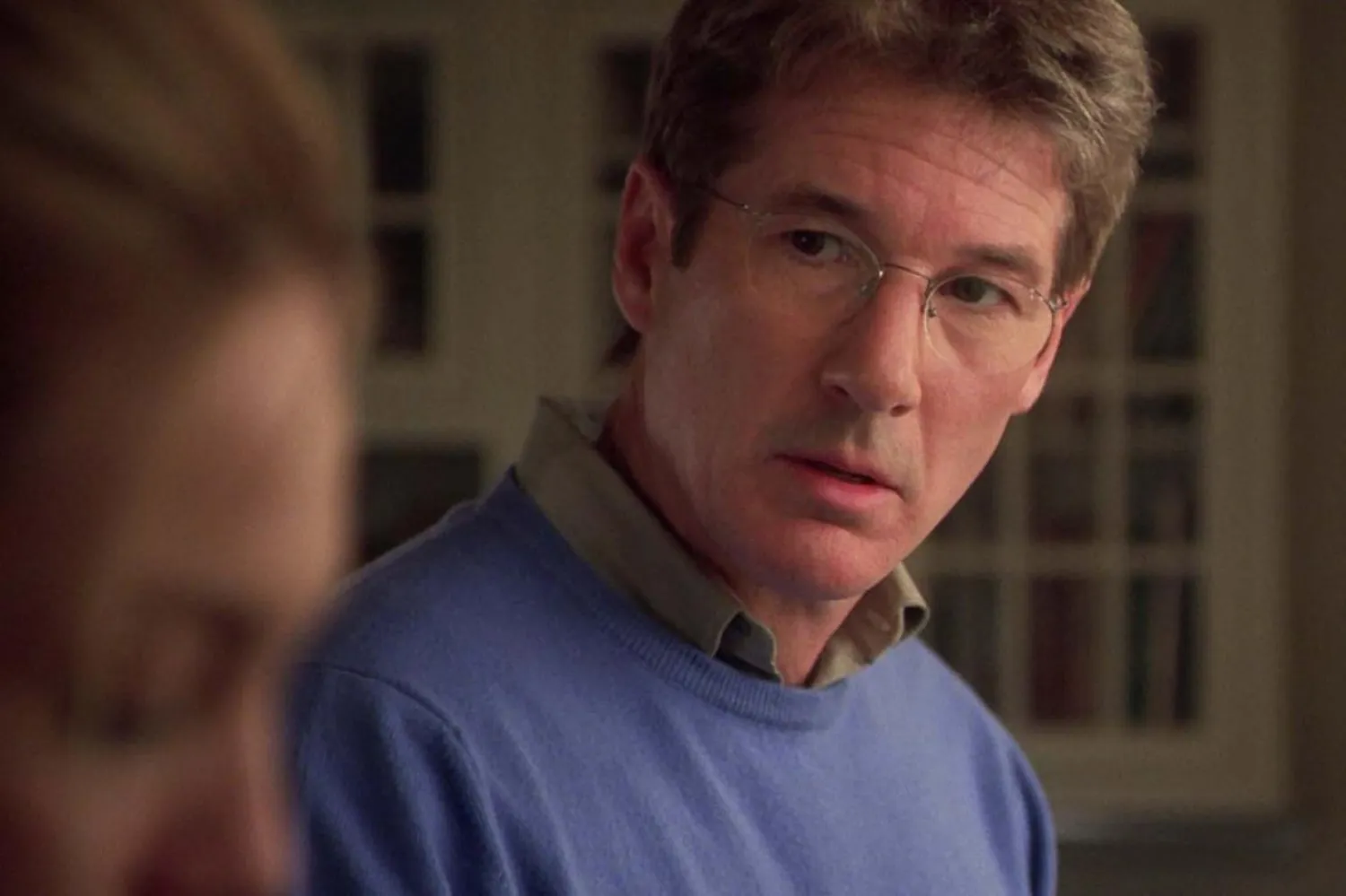 Sadakatsiz'de Richard Gere, mutlu bir evliliği olan, sakin ve başarılı iş insanı Edward Sumner'ı canlandırmıştı (20th Century Studios)