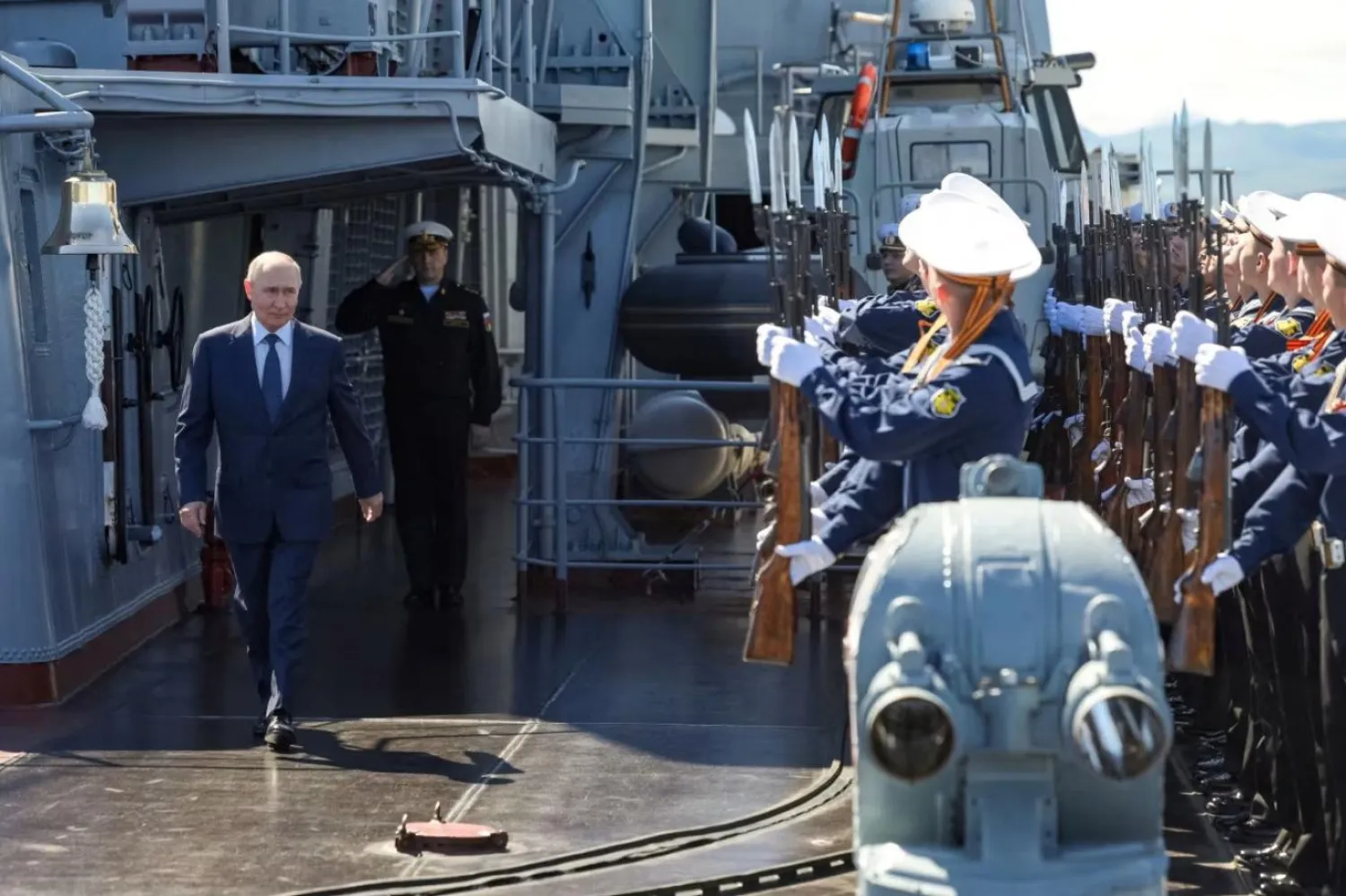 Putin'in ziyaret ettiği Rusya'ya bağlı Kuril Adaları, Büyük Okyanus'la Ohotsk Denizi'ni birbirinden ayıran 56 adadan oluşuyor (Reuters)