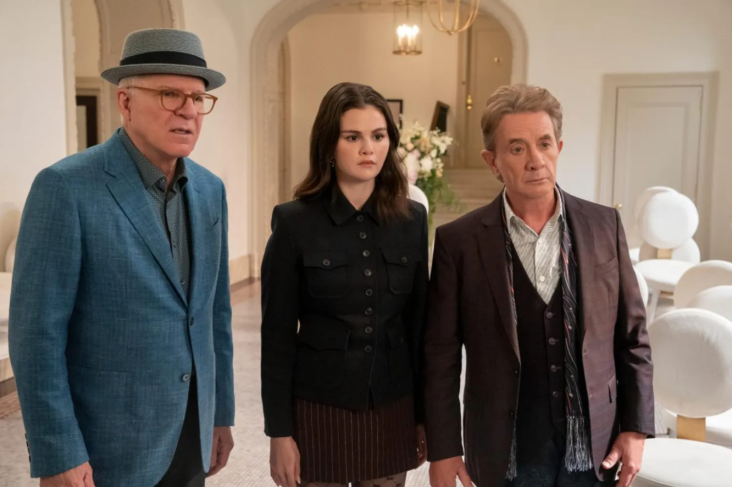 Yayın hayatına 2021'de başlayan Only Murders in the Building, gerçek suç podcastlerine meraklı üç yabancının binalarında işlenen cinayeti çözmek için bir araya gelmesini konu alıyor (Hulu)