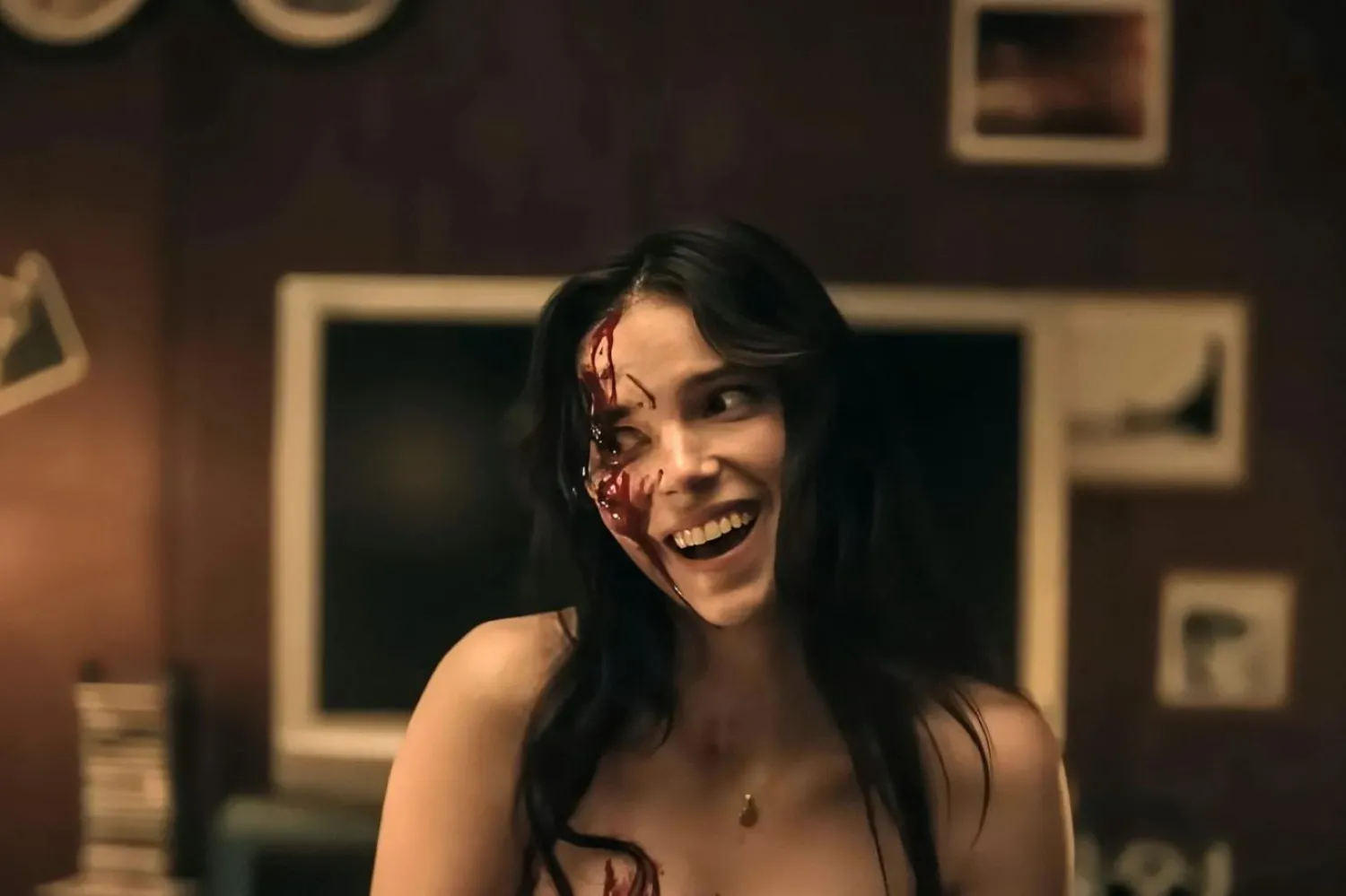 Inde Navarrette, Saplantı'daki Nikki performansı ve yüz ifadeleriye viral bir fenomene dönüştü (Focus Features)