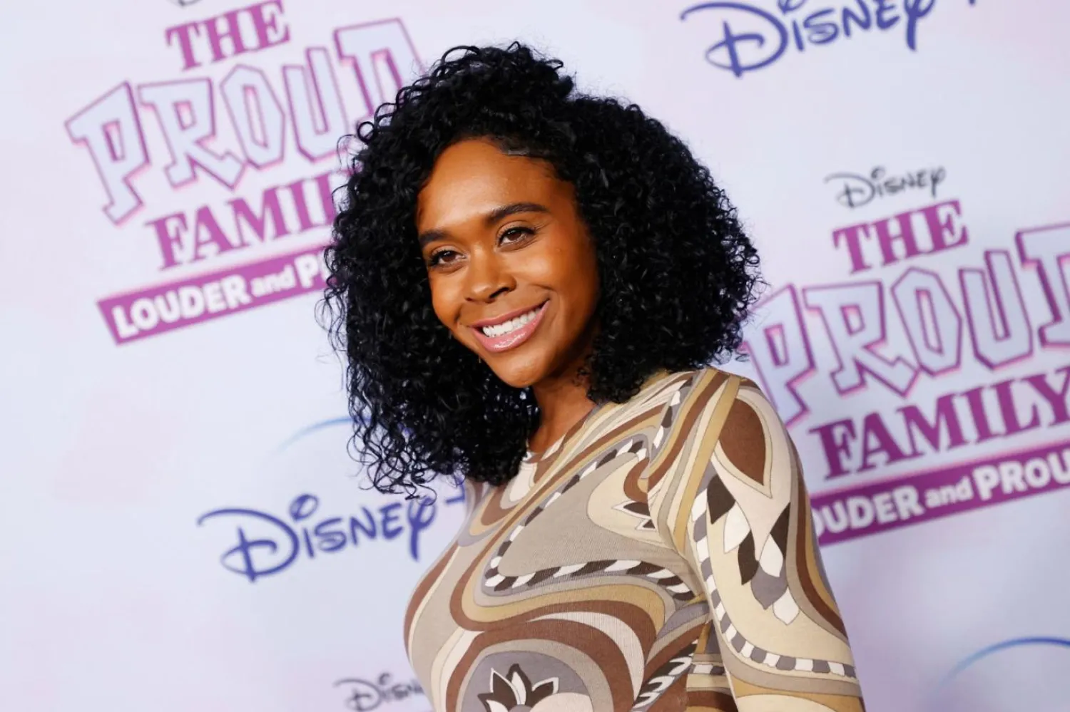 The Amanda Show ve The Proud Family dizilerinde çocuk oyuncu olarak yer alan Raquel Lee Bolleau, Disney'ye dava açarak şirketin 2001'de The Poof Point'in yapımı sırasında orta yaşlı bir erkek çalışanın kendisine cinsel amaçlı dokunduğunun, güvenini kazanarak onu istismara hazırladığının ve tecavüz ettiğinin farkında olduğunu iddia ediyor (AFP)