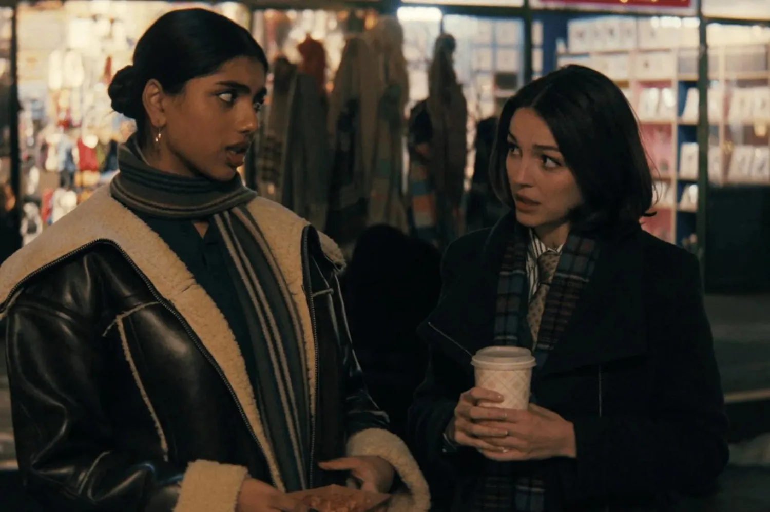 Not Suitable for Work, kariyer ve özel hayat dengesini kurmaya çalışan 20'li yaşlardaki gençlerin hikayesini anlatıyor (Hulu)