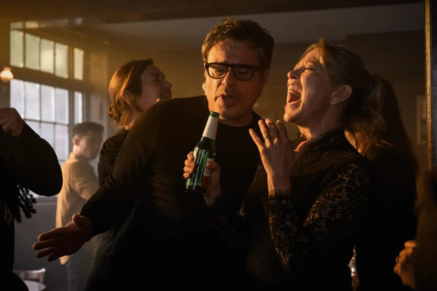 Yeni Zelandalı aktör Jemaine Clement, Taika Waititi'yle birlikte yönetip rol aldığı Aylak Vampirler'le (What We Do in the Shadows) de tanınıyor (Hulu)