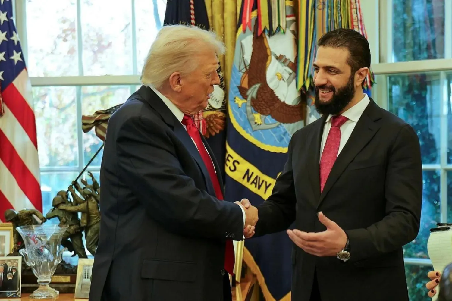 ABD Başkanı Donald Trump'ın desteği, Suriye Cumhurbaşkanı Ahmed Şara'nın elini güçlendiriyor (AP)