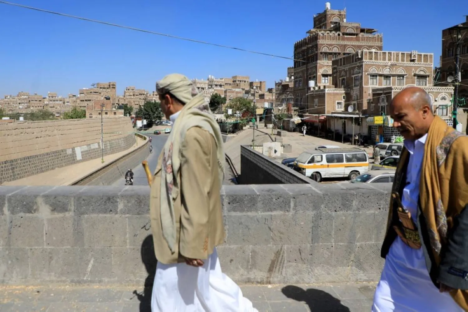 سكان صنعاء لا يشعرون بالطمأنينة إزاء التغير المحدود في سلوك الحوثيين (أ.ف.ب)
