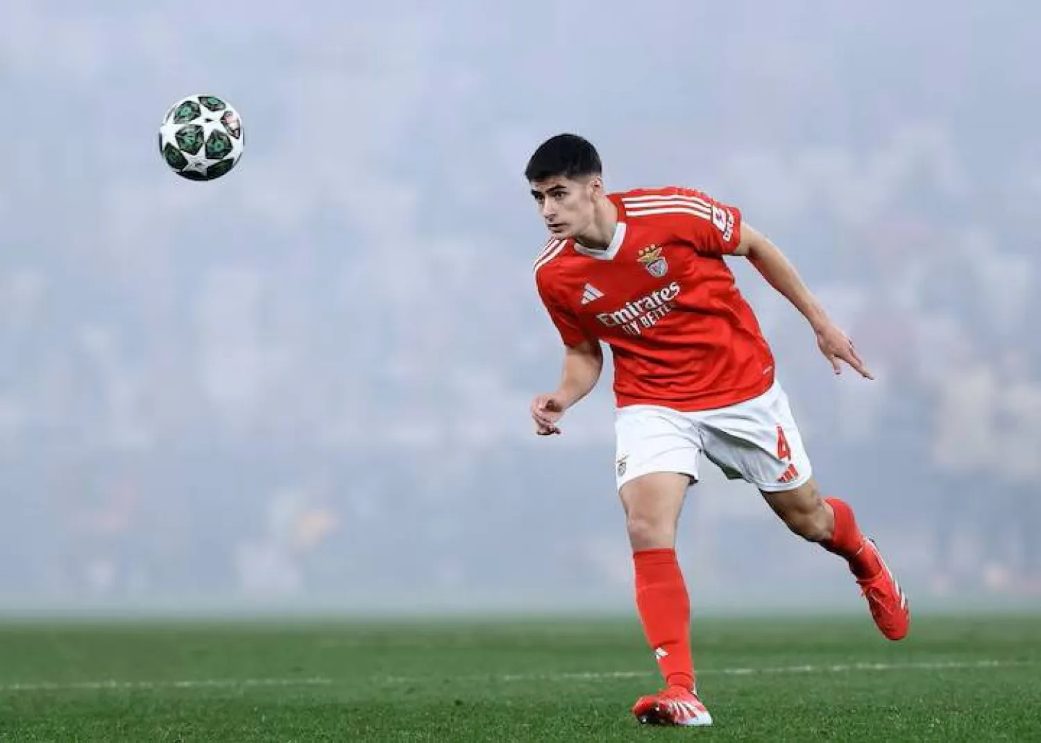 Soccer Football - Champions League - Round of 16 - First Leg - Benfica v FC Barcelona - Estadio da Luz, Lisbon, Portugal - March 5, 2025 Benfica's Antonio Silva in action REUTERS/Rodrigo Antunes