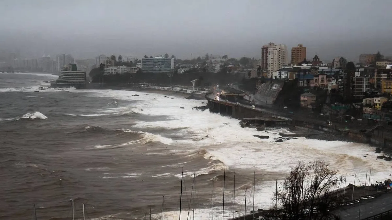 Heavy waves crash along the coast of Vina del Mar, Chile, on July 17, 2026. (AFP)
