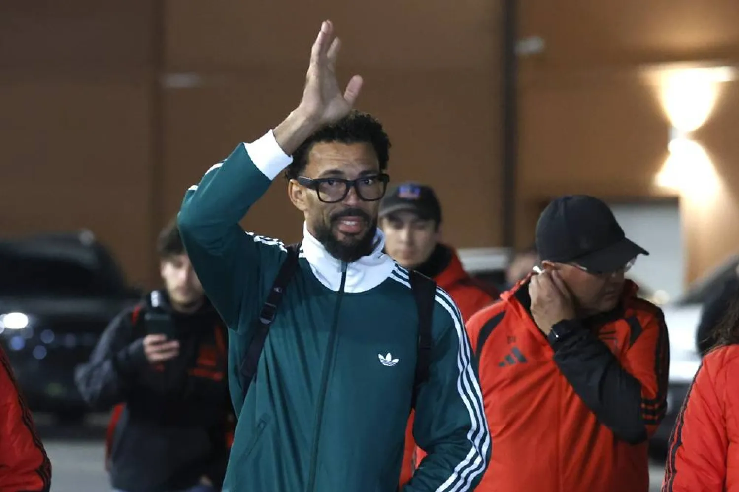 Cape Verde's goalkeeper Josimar Évora Dias, known as Vozinha, waves upon his arrival at Arturo Merino Benitez Airport in Santiago, Chile, 02 August 2026. (EPA) 