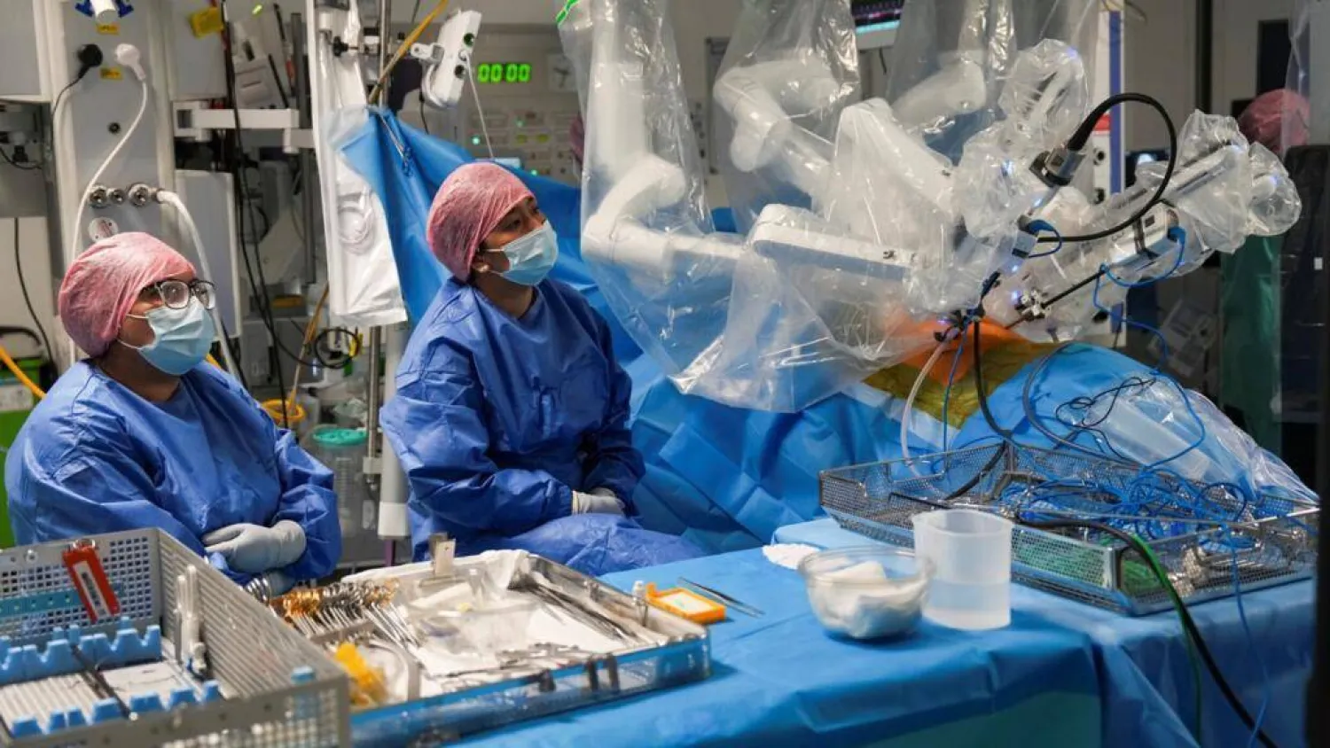Sasha Stamenkovic showed fellow doctors how to use the Da Vinci 5 robotic-assisted surgical system. CARLOS JASSO / AFP
