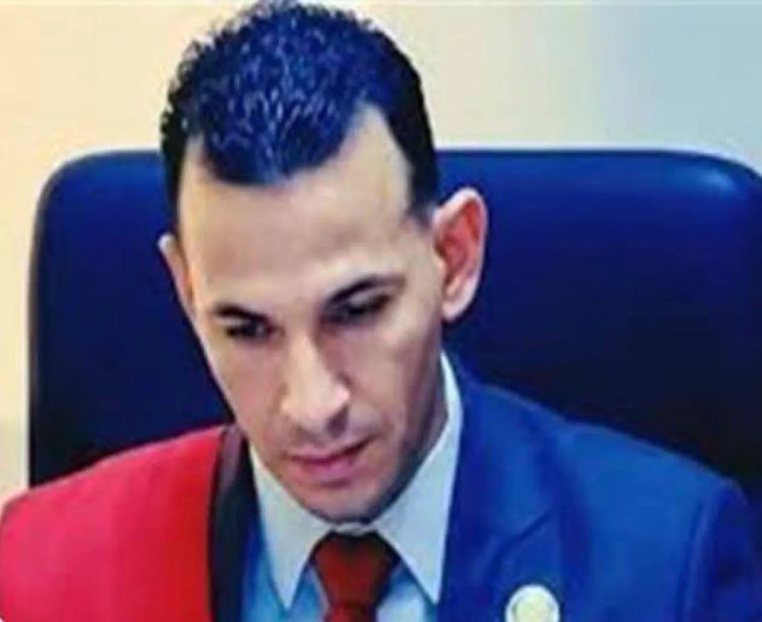 انتشار فيديو لمتهم بانتحال صفة قاضٍ (فيسبوك)