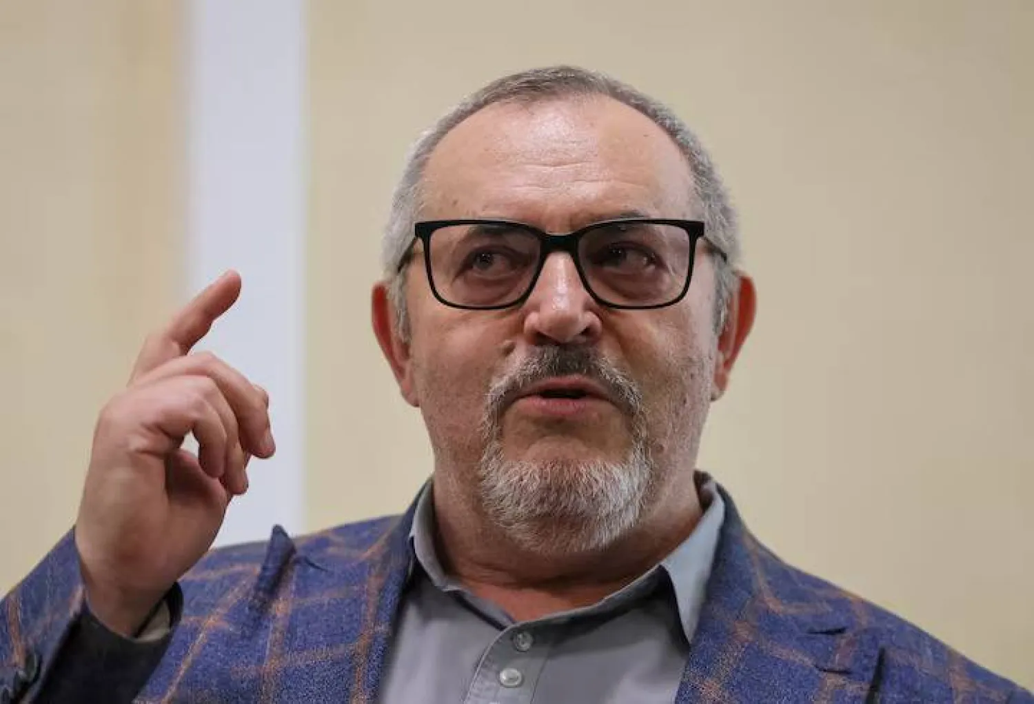 بوريس ناديجدين السياسي الروسي المناهض للحرب يمثل أمام المحكمة في موسكو يوم 17 يوليو 2026 (رويترز)